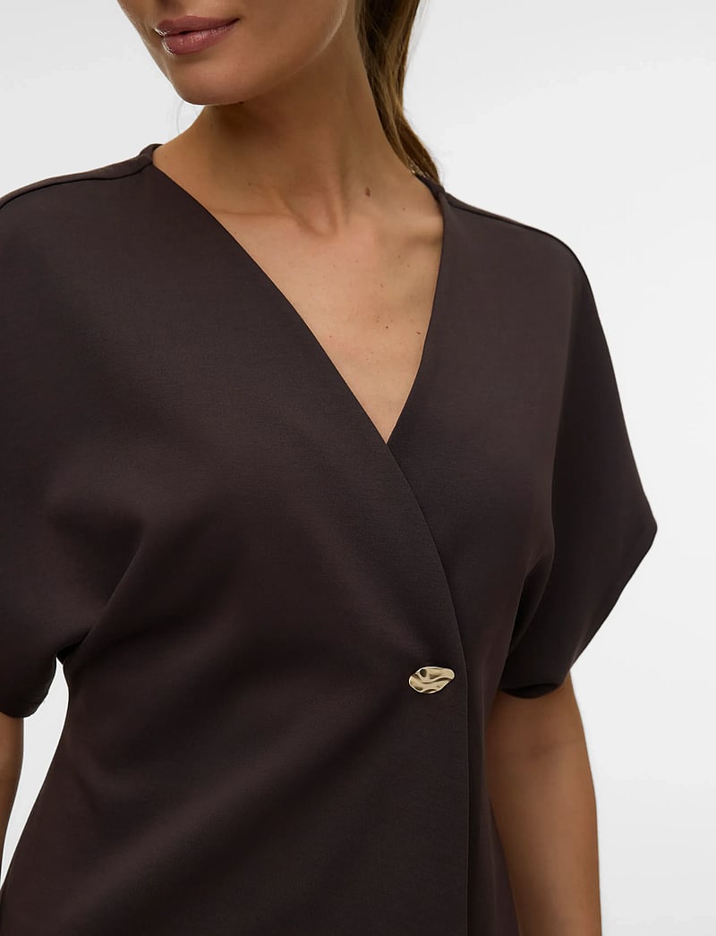 Vero Moda - VMSMILLA SONJA SS V-NECK TOP EXP - kurzämlige blusen - chocolate torte - 5