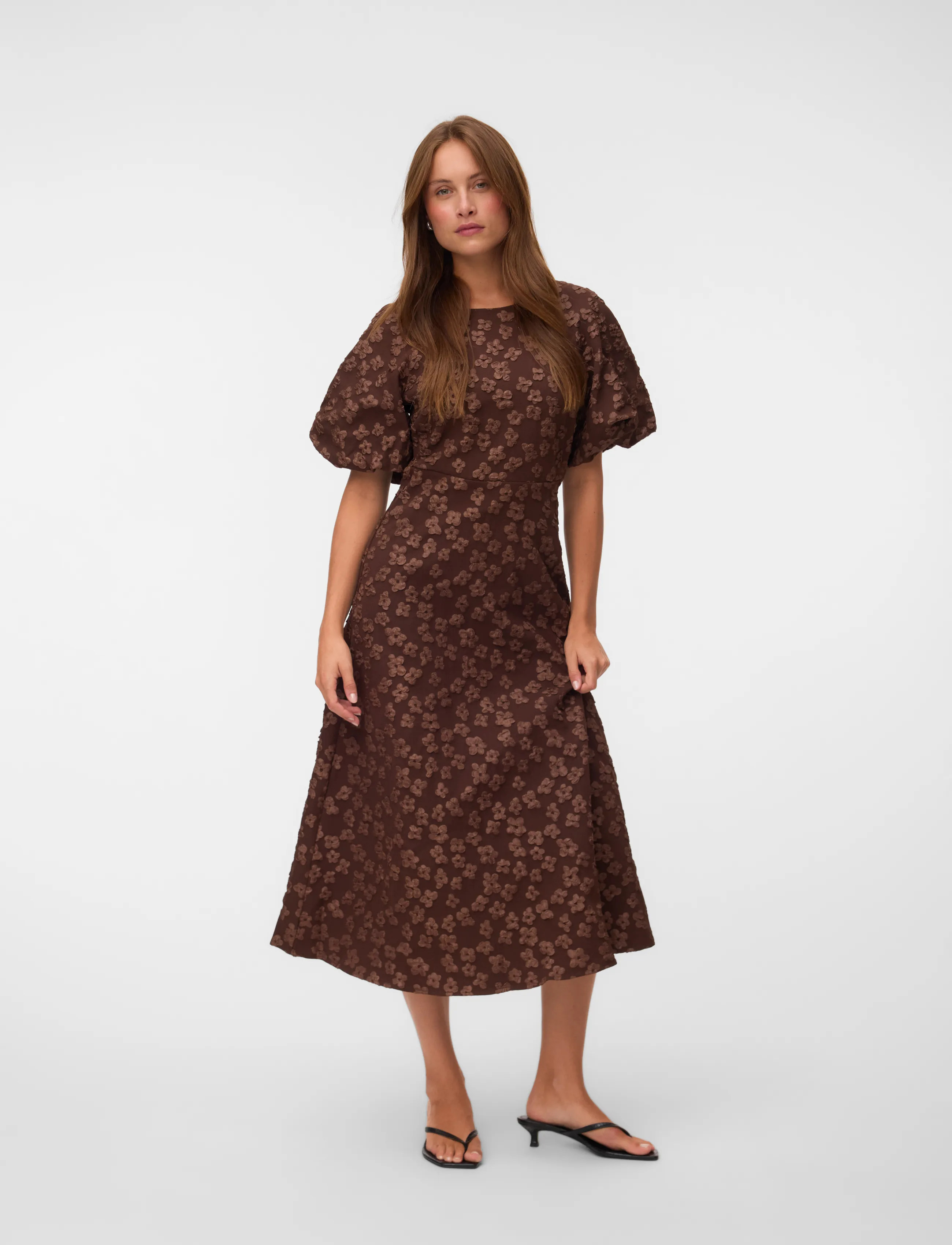 Vero Moda VMFIA 2/4 DETAIL 7/8 DRESS WVN EXP - Midikleider - CHICORY COFFEE / brown