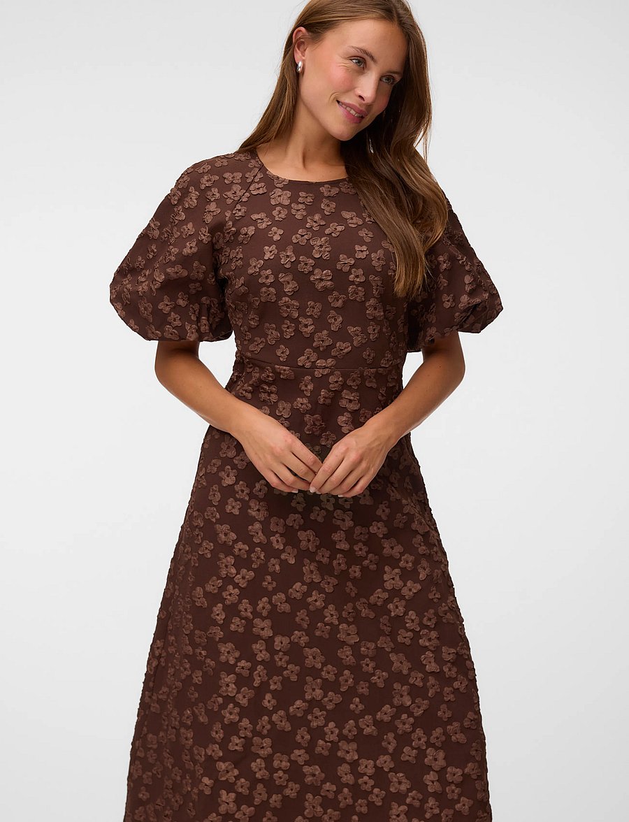 Vero Moda - VMFIA 2/4 DETAIL 7/8 DRESS WVN EXP - midi kjoler - chicory coffee - 4