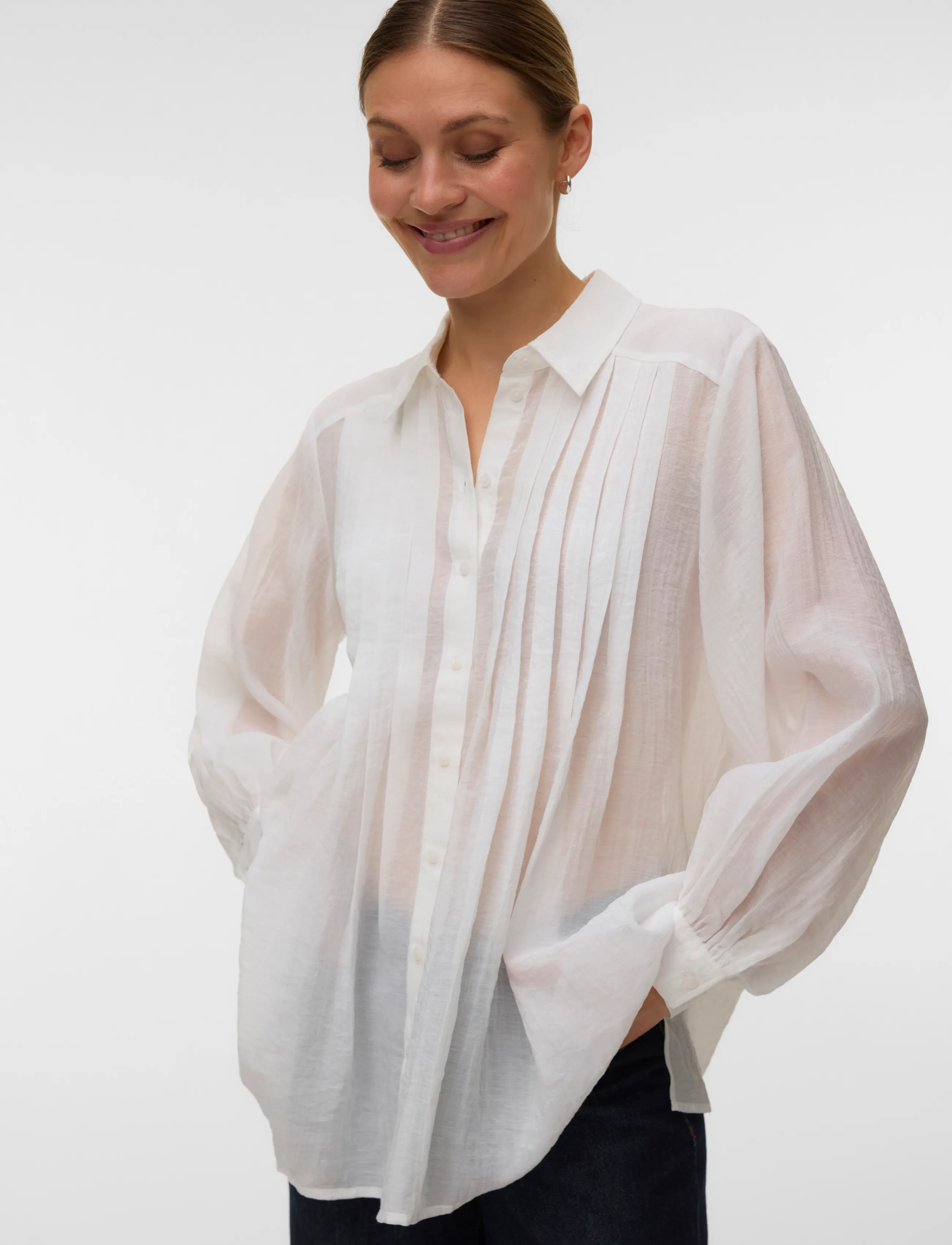 Vero Moda - VMMATHILDA LS OVERSIZE PLEAT SHIRT EXP - långärmade skjortor - snow white - 3