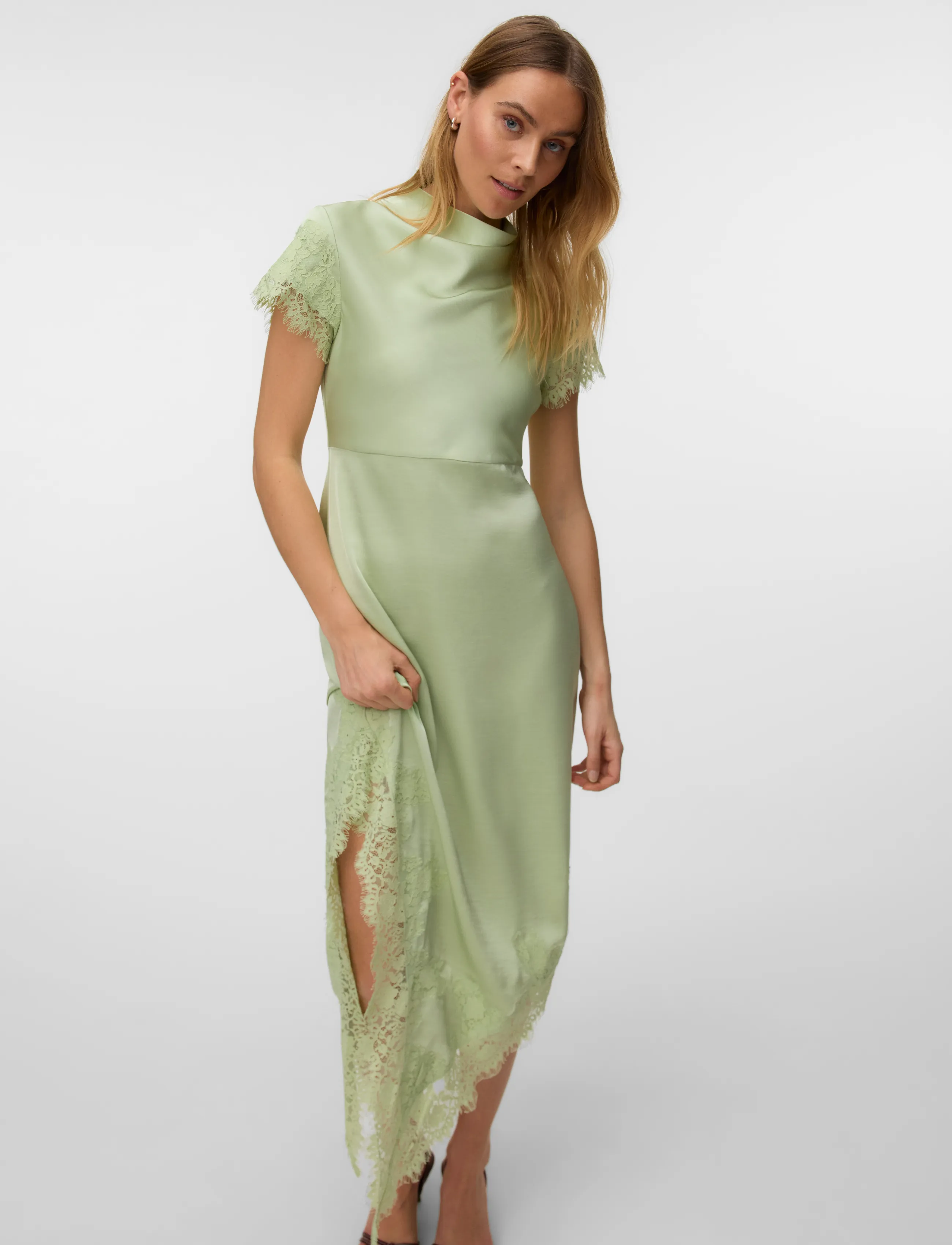 Vero Moda - VMRITA CS LACE MAXI DRESS WVN EXP - aftonklänningar - celadon green - 4