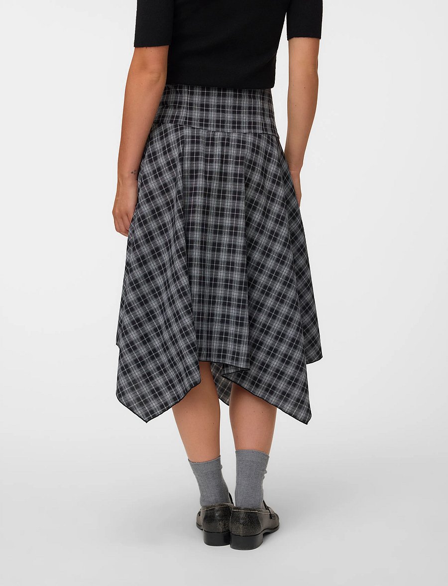 Vero Moda - VMLUCKY ASSYMETRIC SKIRT WVN RET - midi-röcke - black - 2