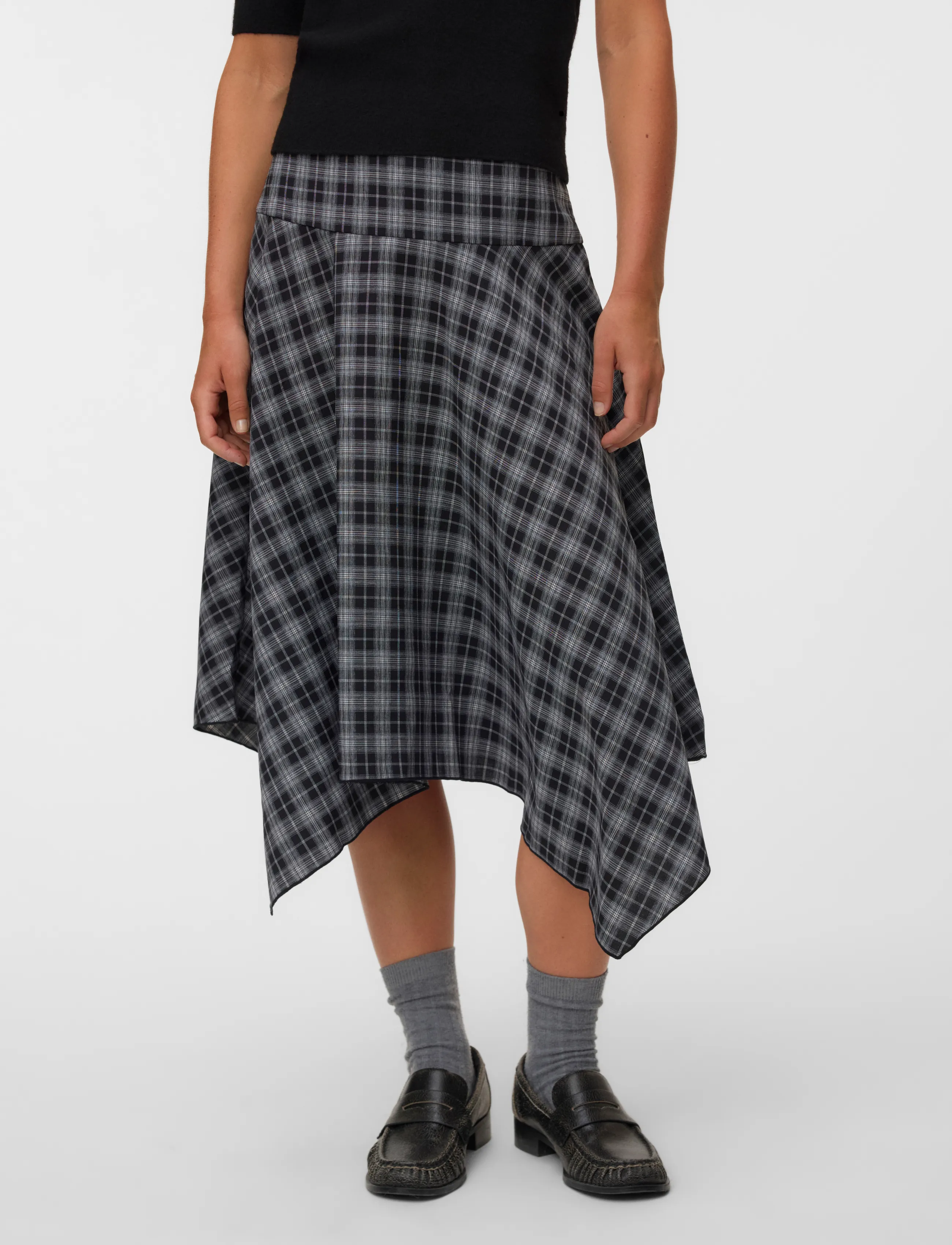 Vero Moda - VMLUCKY ASSYMETRIC SKIRT WVN RET - midi-röcke - black - 3