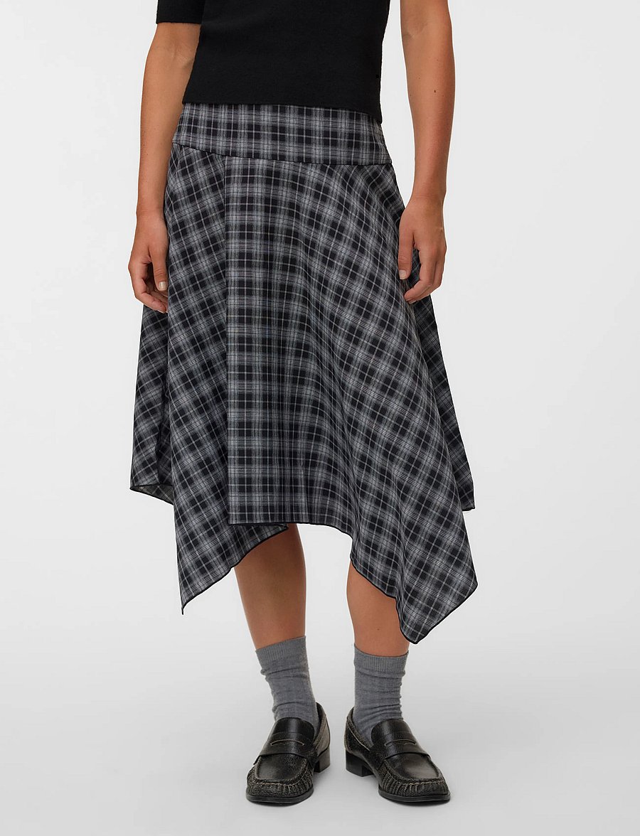 Vero Moda - VMLUCKY ASSYMETRIC SKIRT WVN RET - midi-röcke - black - 3