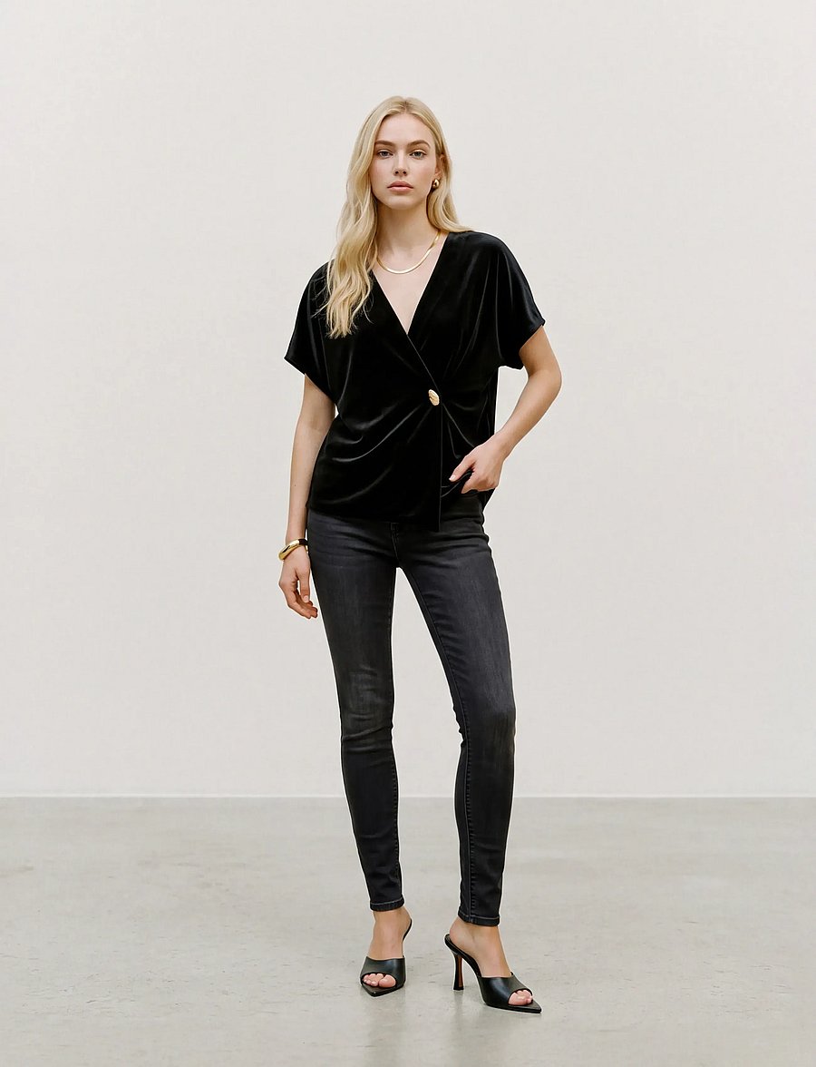 Vero Moda - VMSONJA VELVET SS V-NECK TOP JRS EXP - kortærmede bluser - black - 0