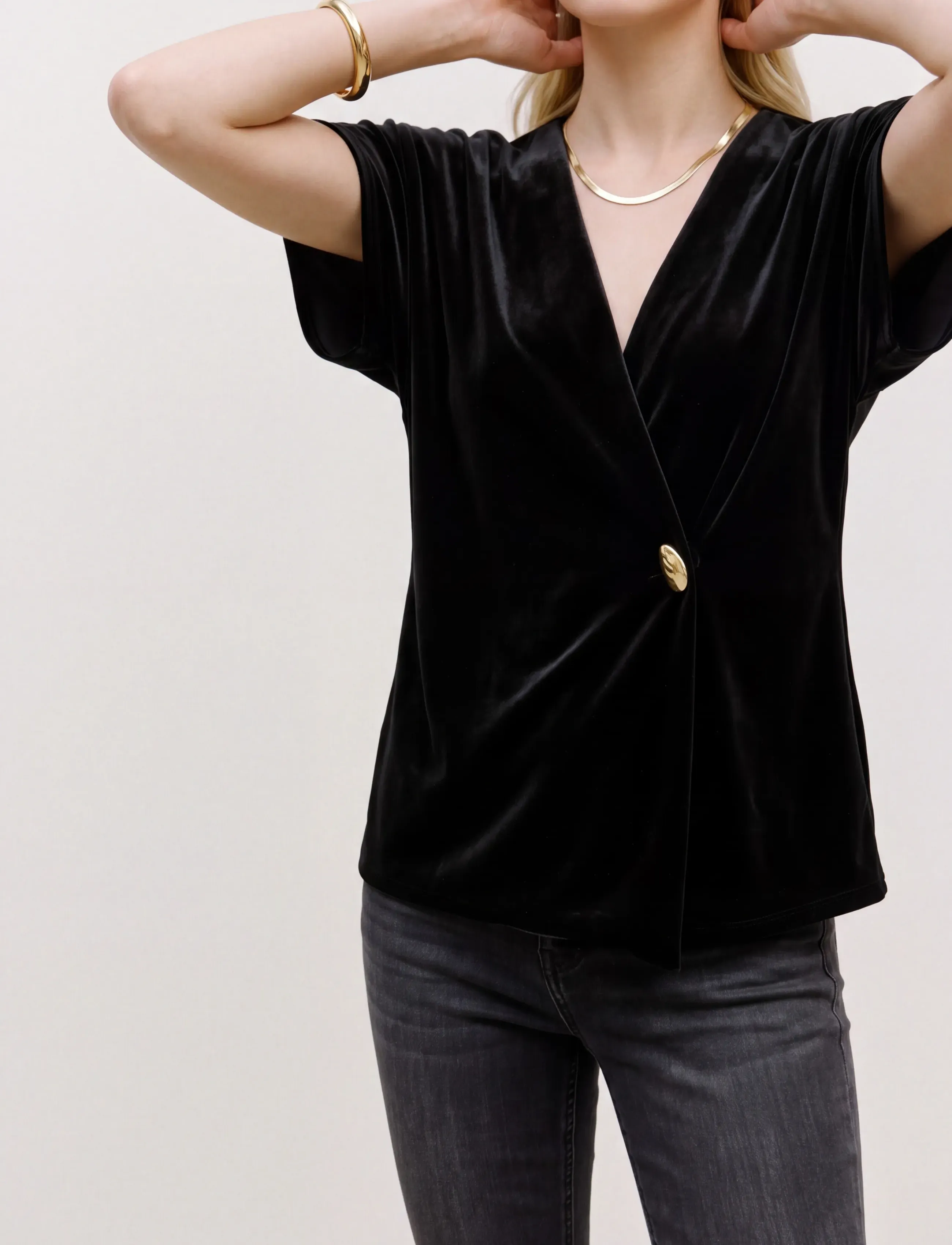 Vero Moda - VMSONJA VELVET SS V-NECK TOP JRS EXP - kortærmede bluser - black - 3