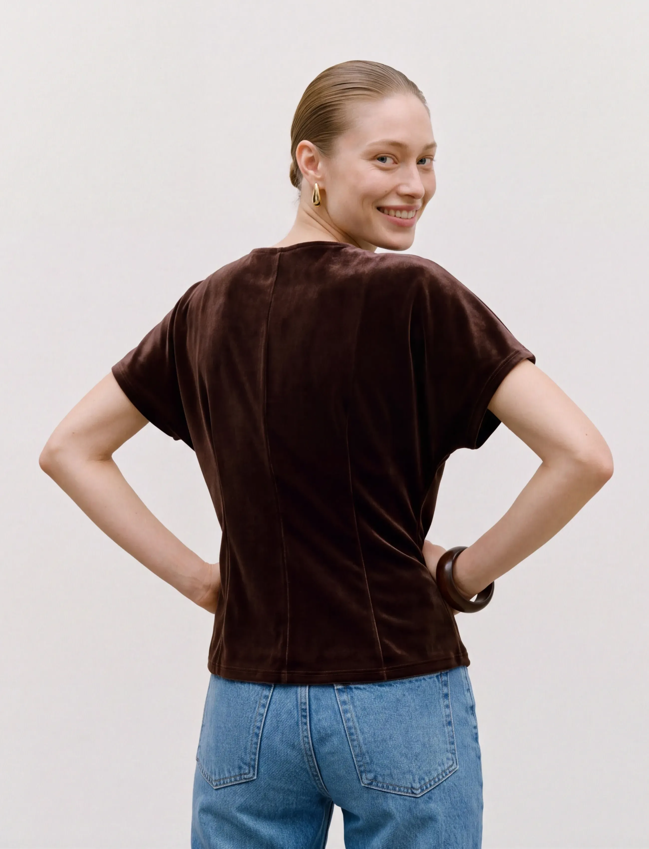 Vero Moda - VMSONJA VELVET SS V-NECK TOP JRS EXP - kortærmede bluser - chocolate torte - 2