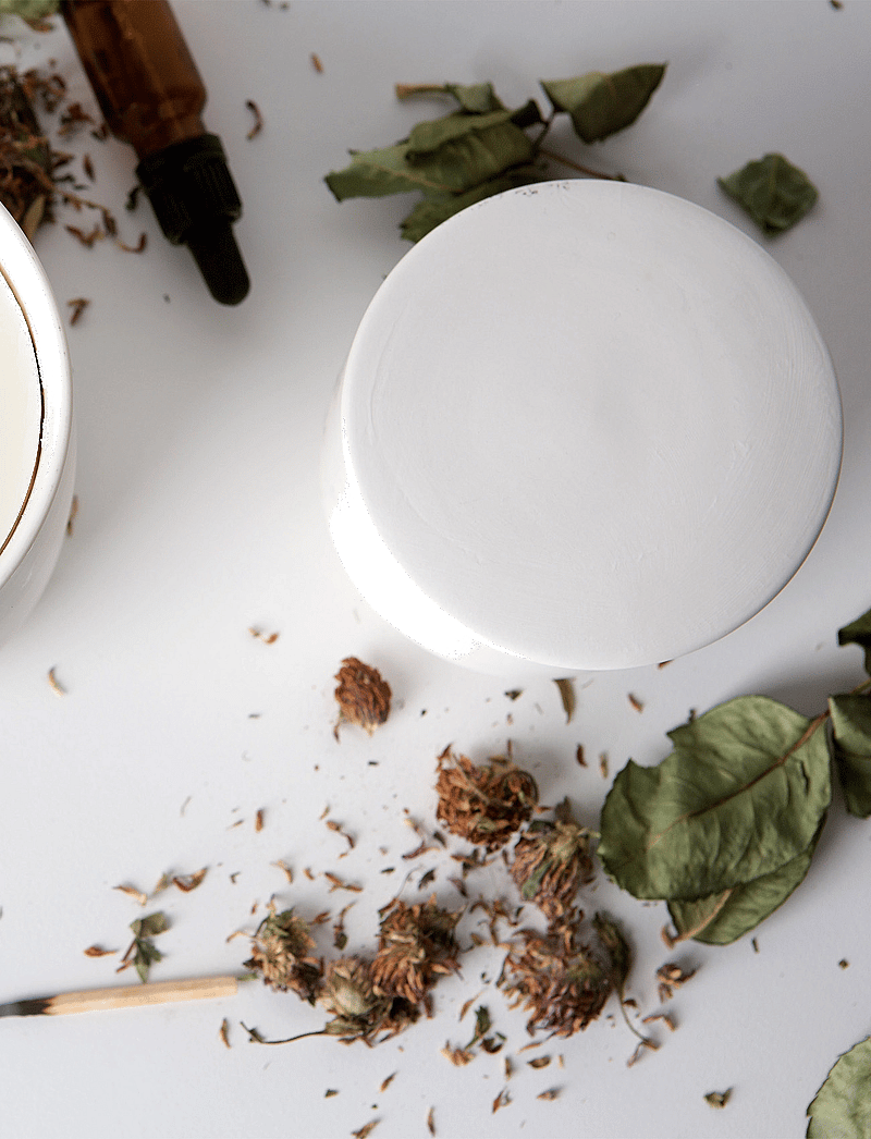 VICTORIAN - White tea & Sage - above 500kr - no color - 2