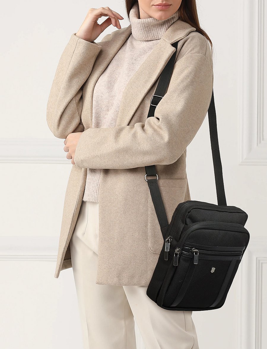 Victorinox - Werks Professional Cordura, Crossbody Tablet Bag - axelremsväskor - black - 0