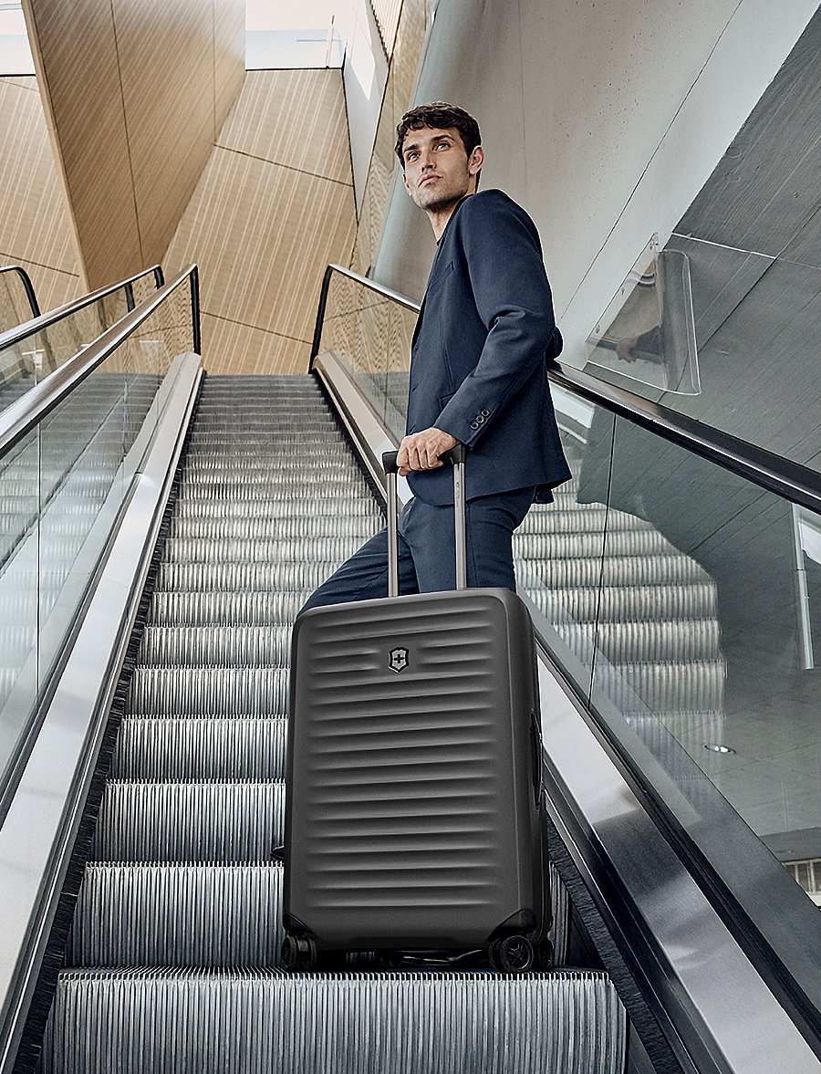 Victorinox - Airox Advanced, Medium Case - les essentiels de vacances - black - 0