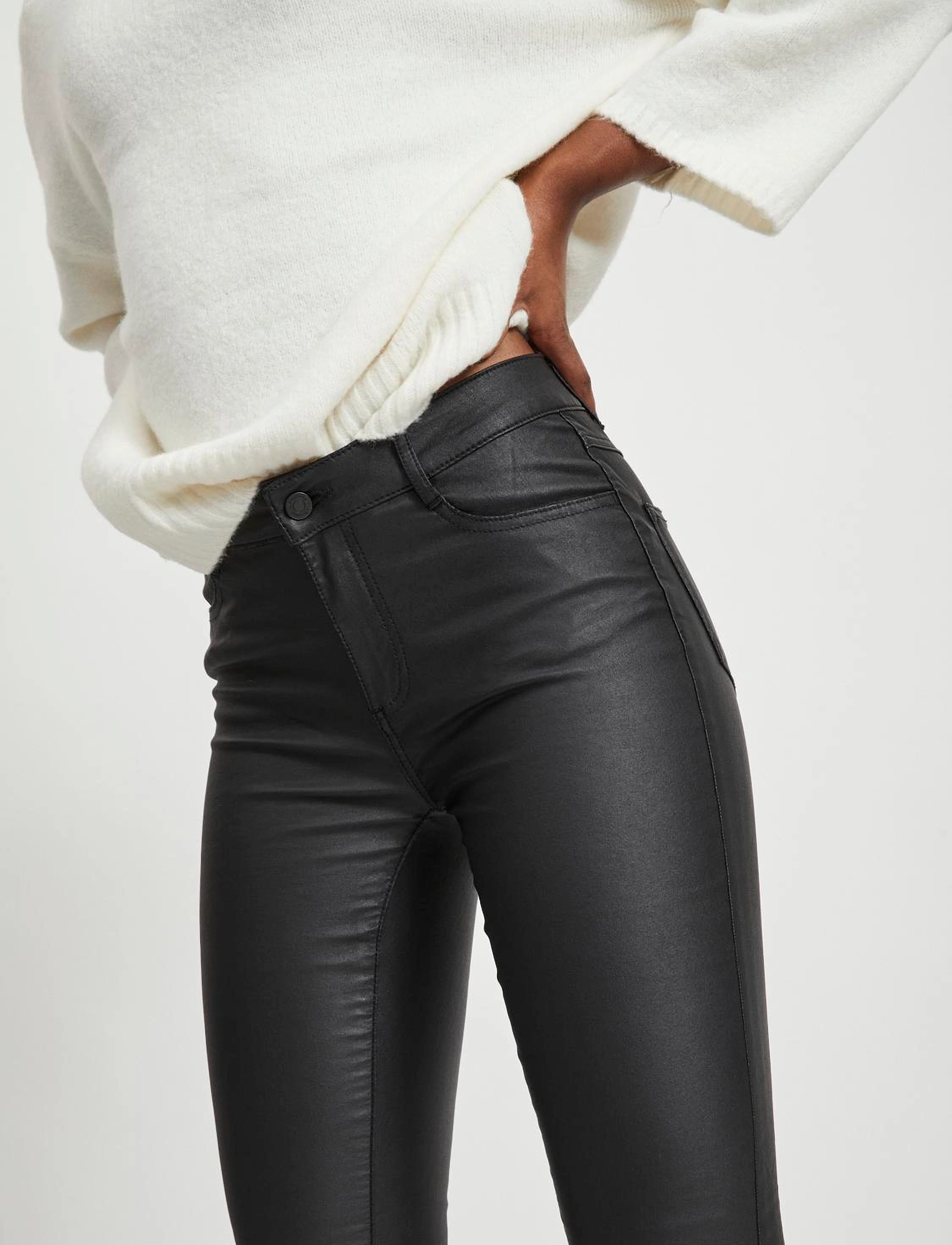 Vila - VICOMMIT COATED RWSK NEW PANT-NOOS - læderbukser - black - 5