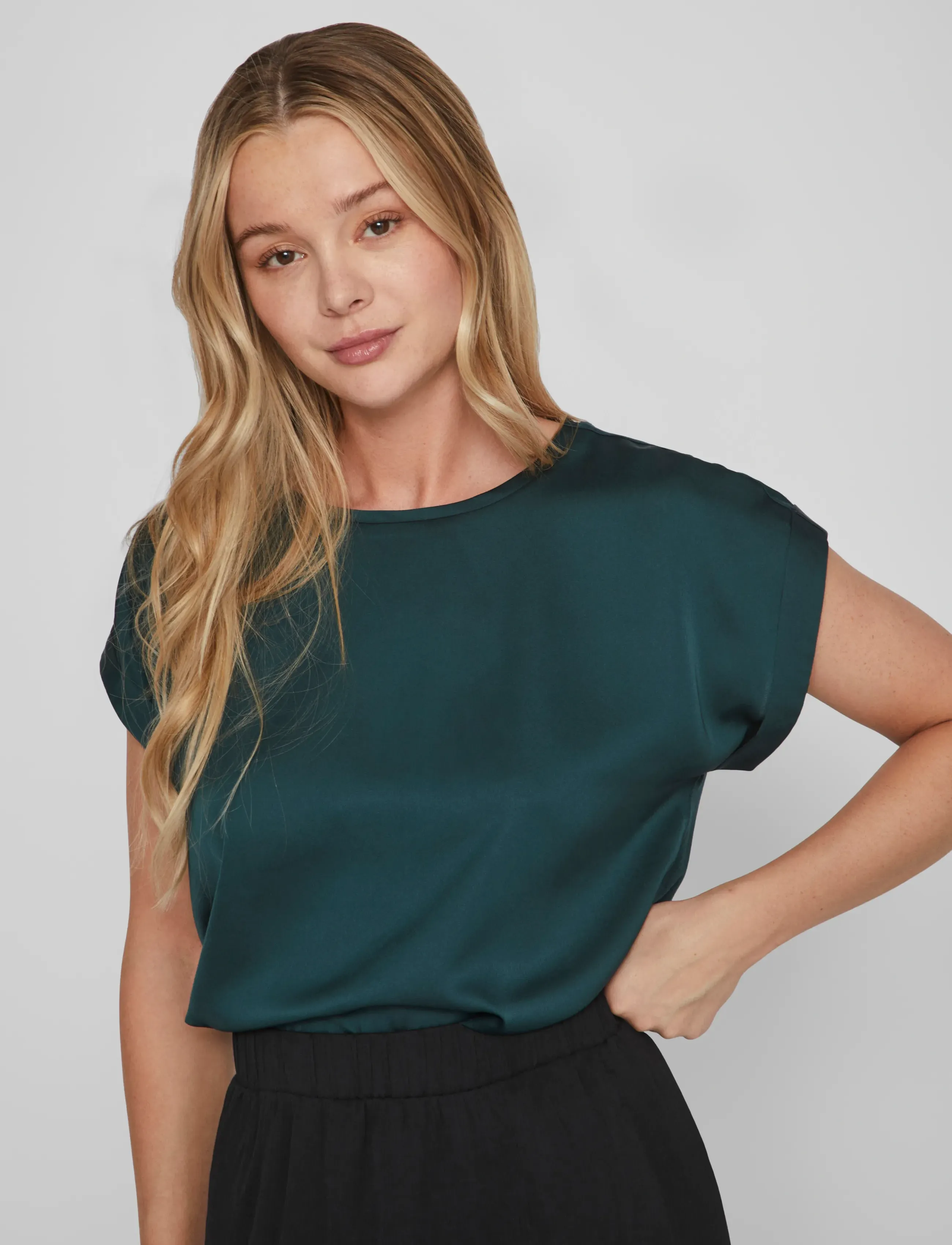 Vila - VIELLETTE S/S SATIN TOP - NOOS - stutterma blússur - ponderosa pine - 4
