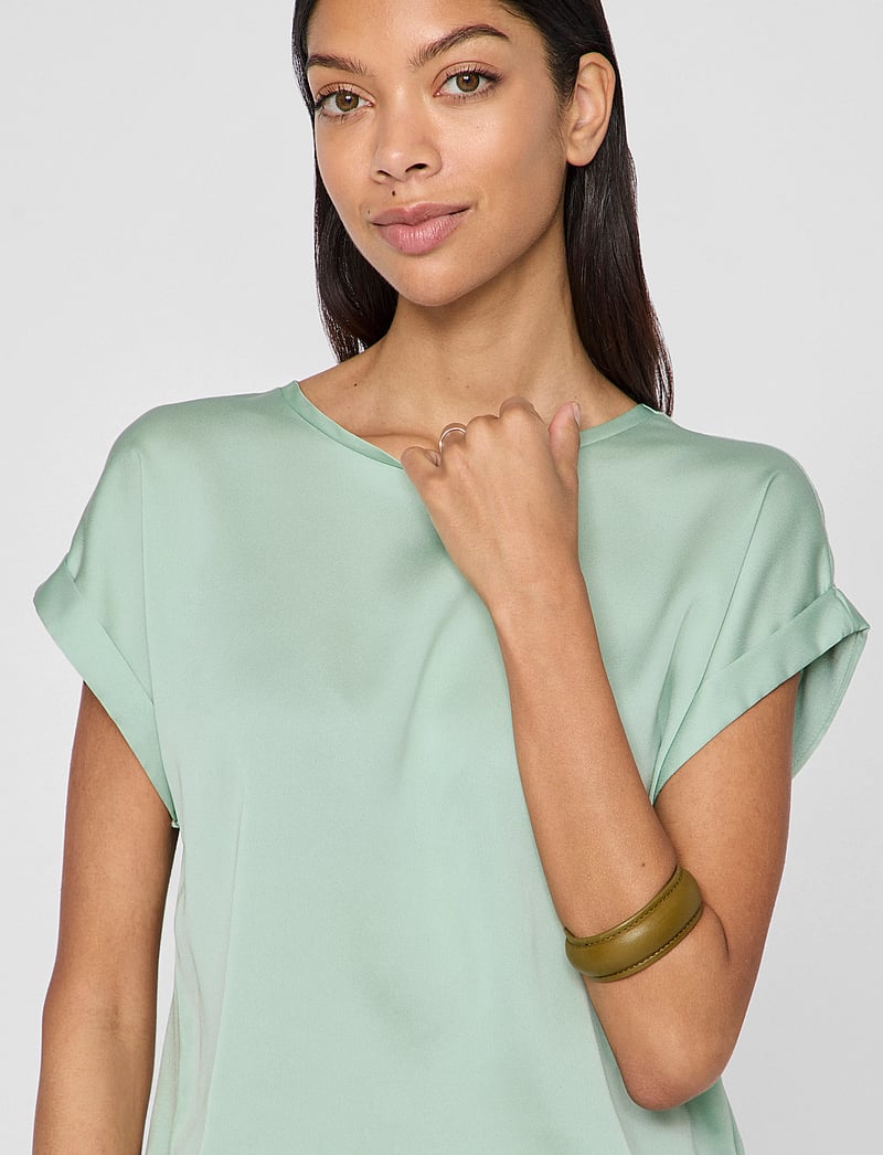Vila - VIELLETTE S/S SATIN TOP - NOOS - kurzämlige blusen - silt green - 4