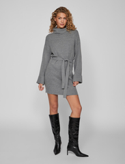 Vila - VIROLFIE L/S TIE BELT KNIT DRESS - NOOS - knitted dresses - medium grey melange - 4