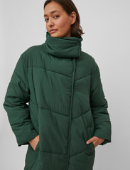 Vila - VILOUISA L/S NEW PADDED LONG COAT/PB - winter jackets - pineneedle - 5
