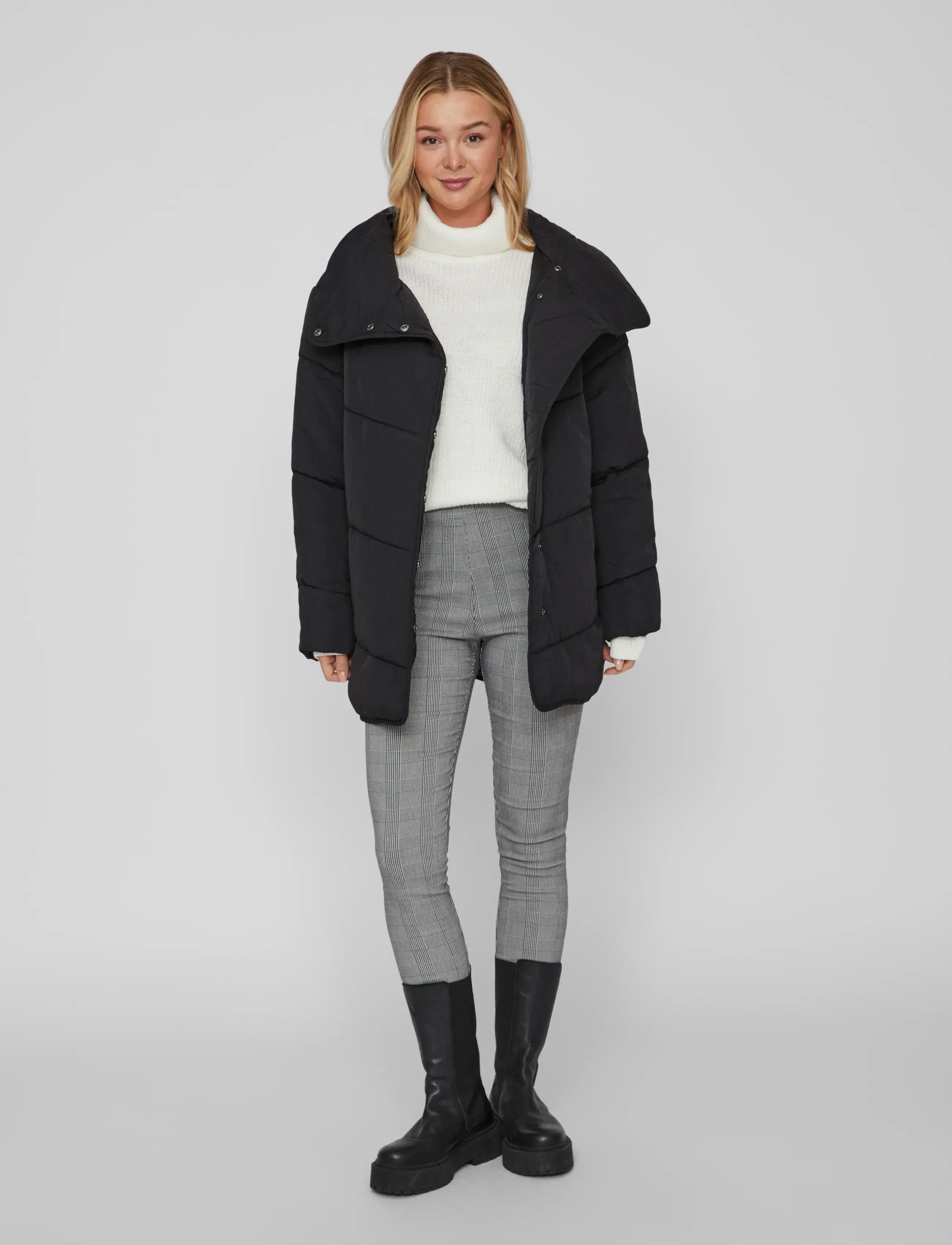 Vila - VILOUISA L/S NEW PADDED SHORT COAT/SU/PB - overtøj - black - 4