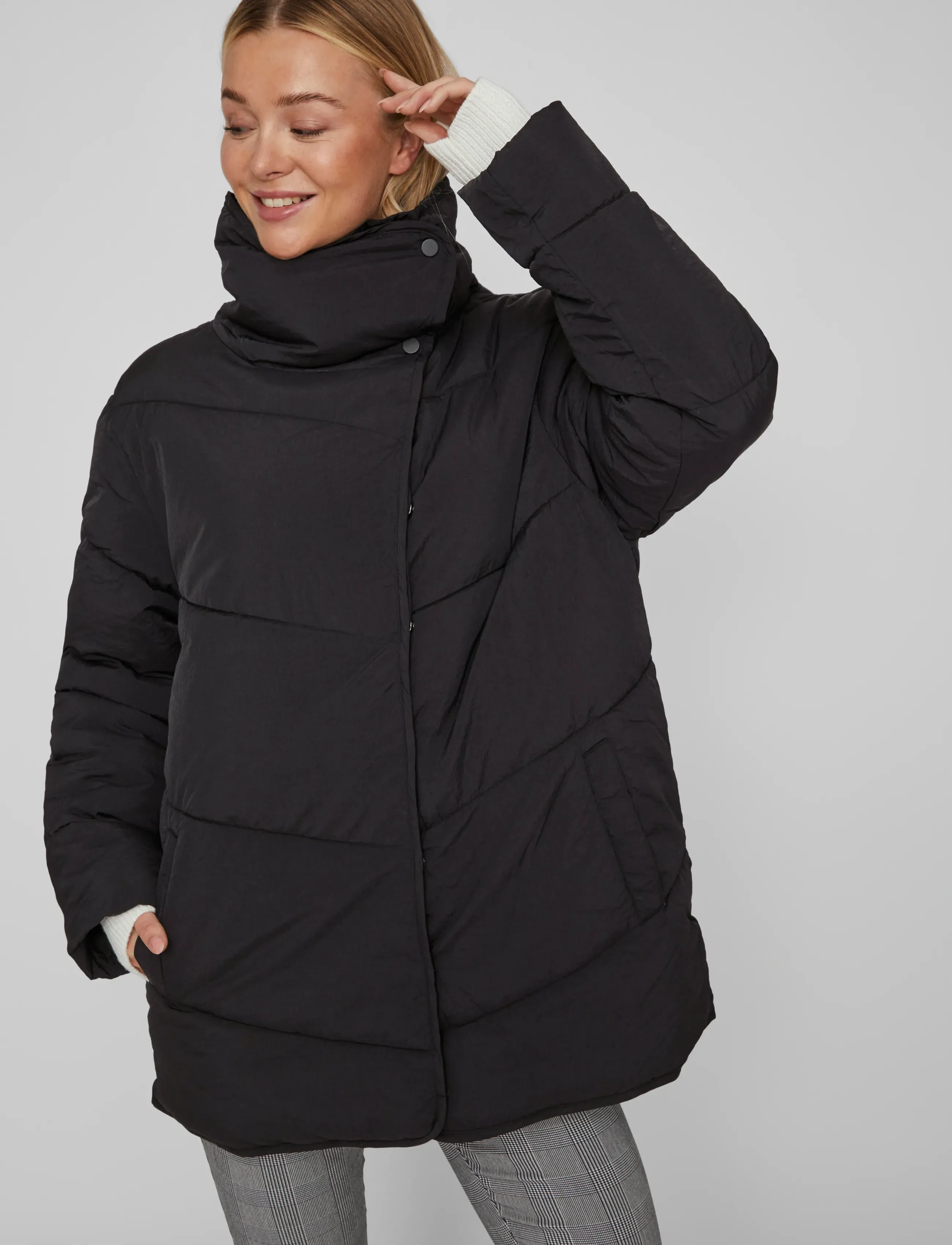 Vila - VILOUISA L/S NEW PADDED SHORT COAT/SU/PB - overtøj - black - 5