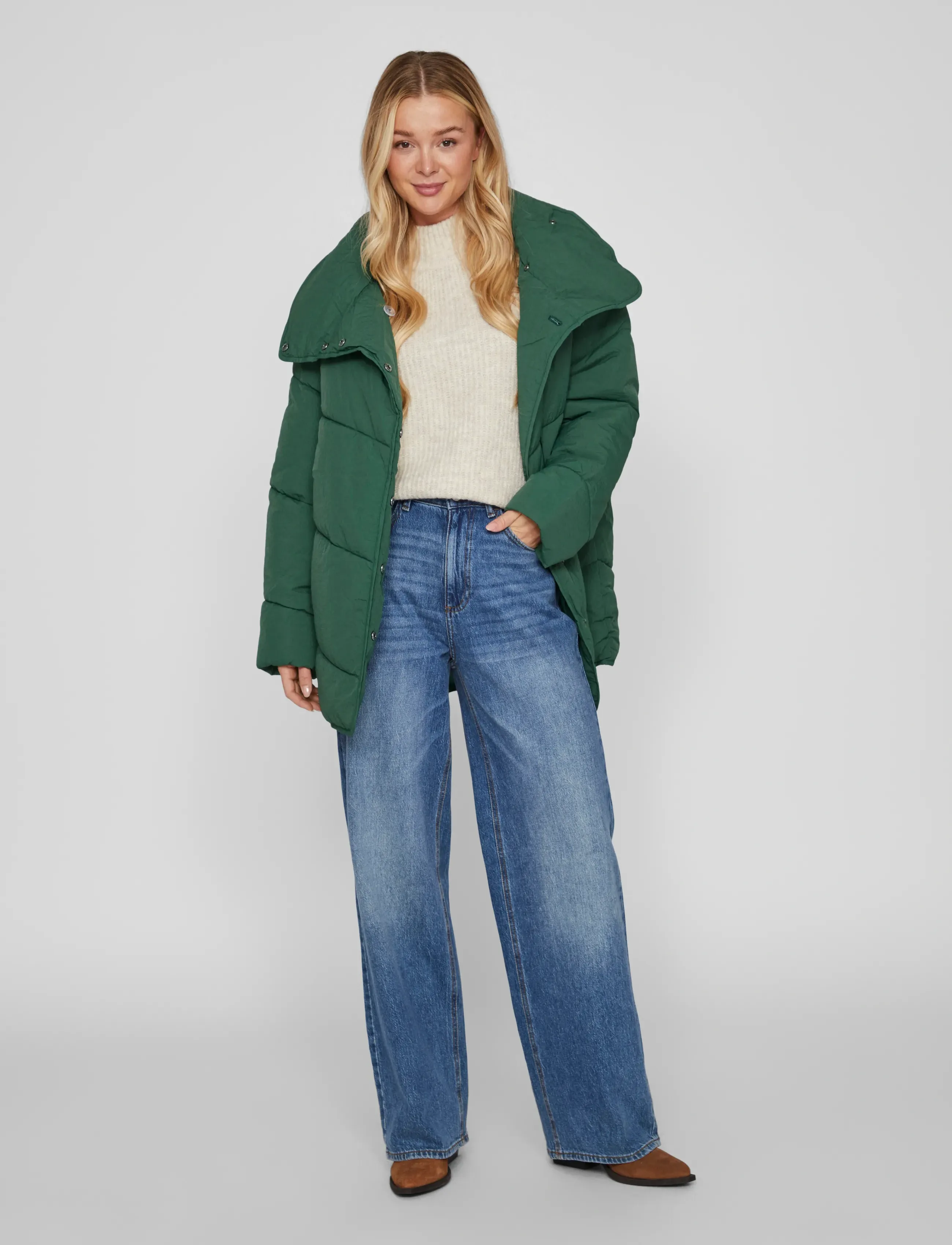 Vila - VILOUISA L/S NEW PADDED SHORT COAT/SU/PB - overtøj - pineneedle - 4