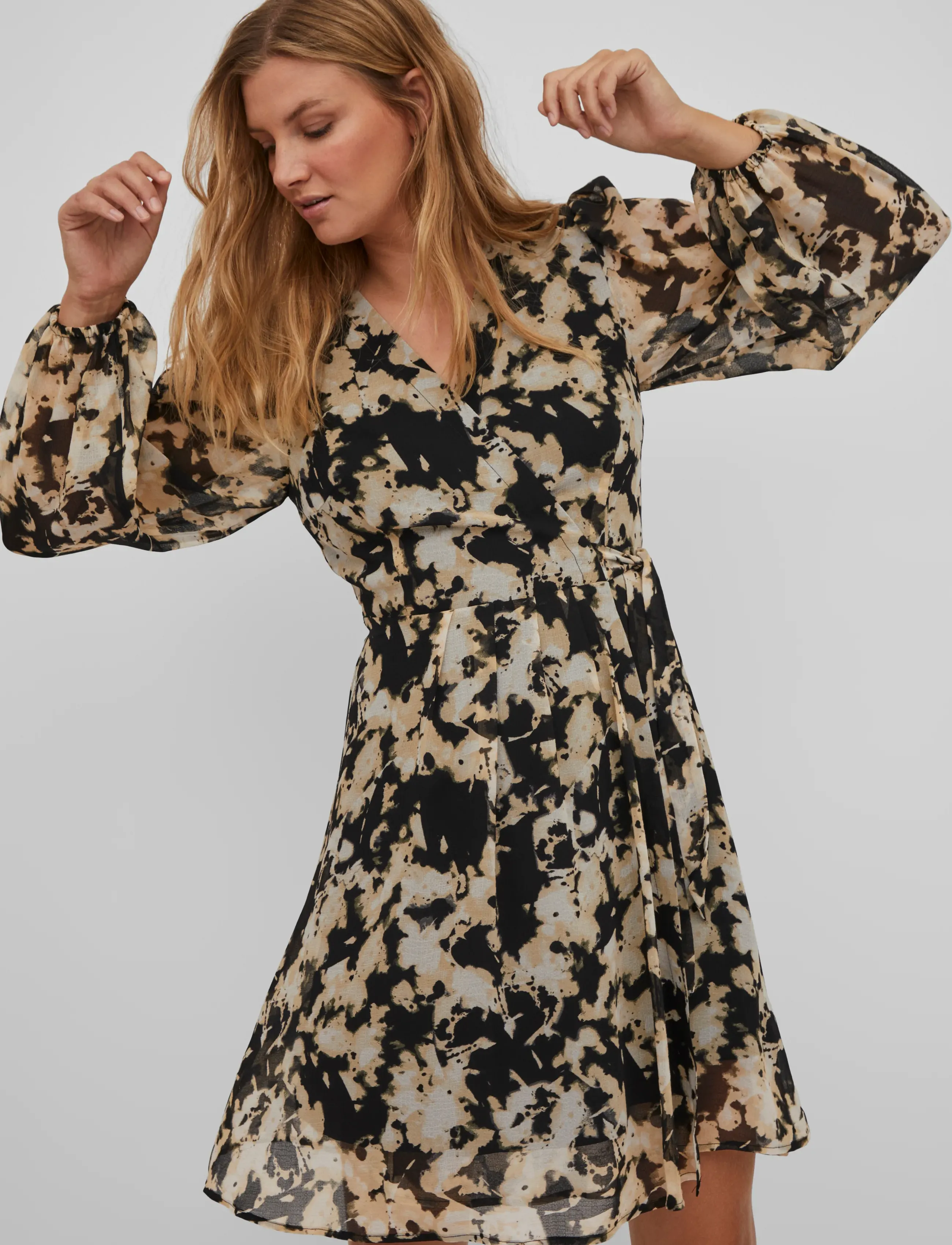 Vila - VIRINA KIT L/S SHORT WRAP KNEE DRESS/SU - wickelkleider - black - 5
