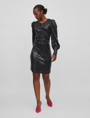Vila - VIBEASKI L/S O-NECK RUFFLE DRESS/DC - ballīšu apģērbs par outlet cenām - black - 4