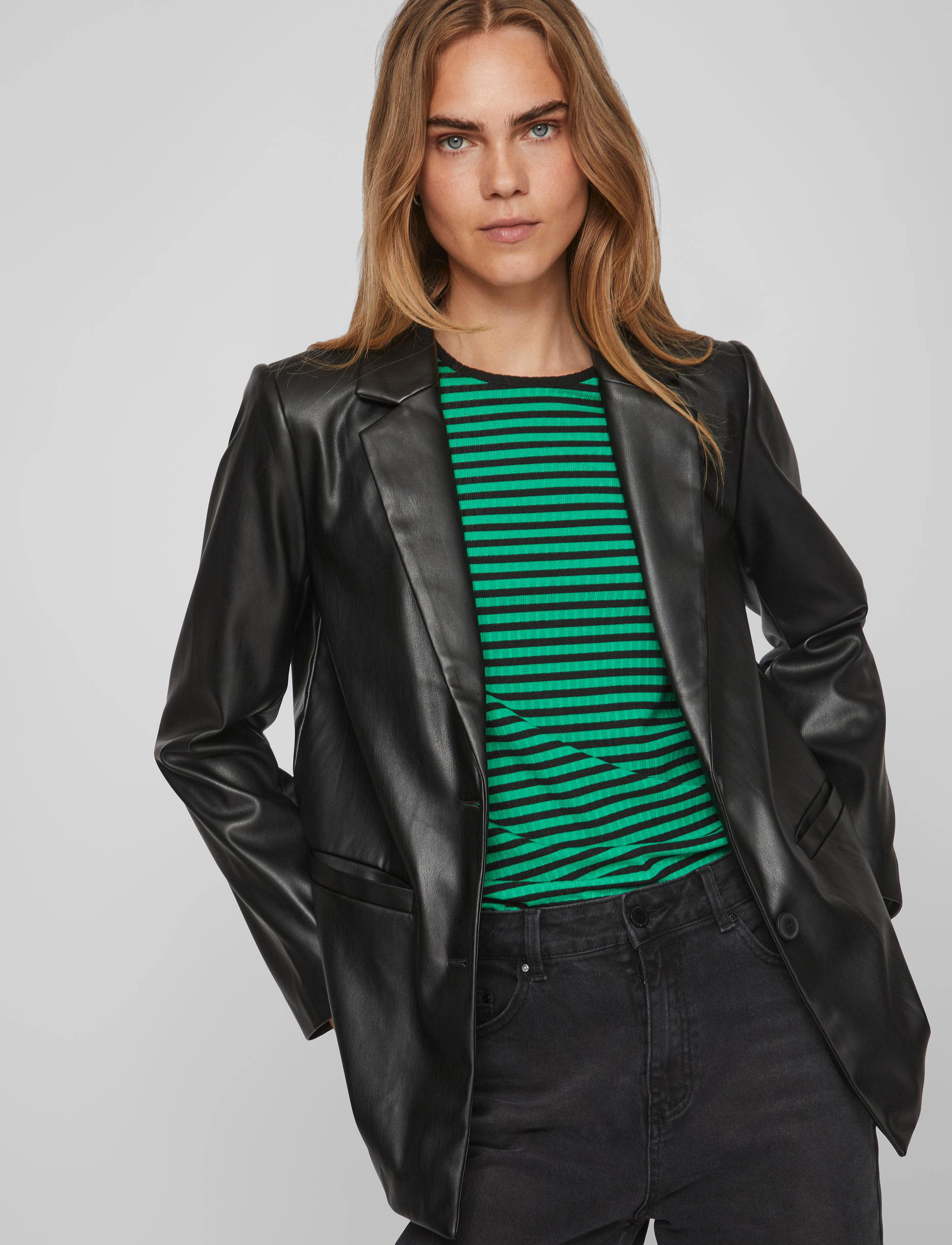 Vila - VINILLE COATED LOOSE BLAZER - NOOS - black - 5