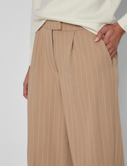 Vila - VIDARKA RW TAILORED PANT - tailored trousers - savannah tan - 5