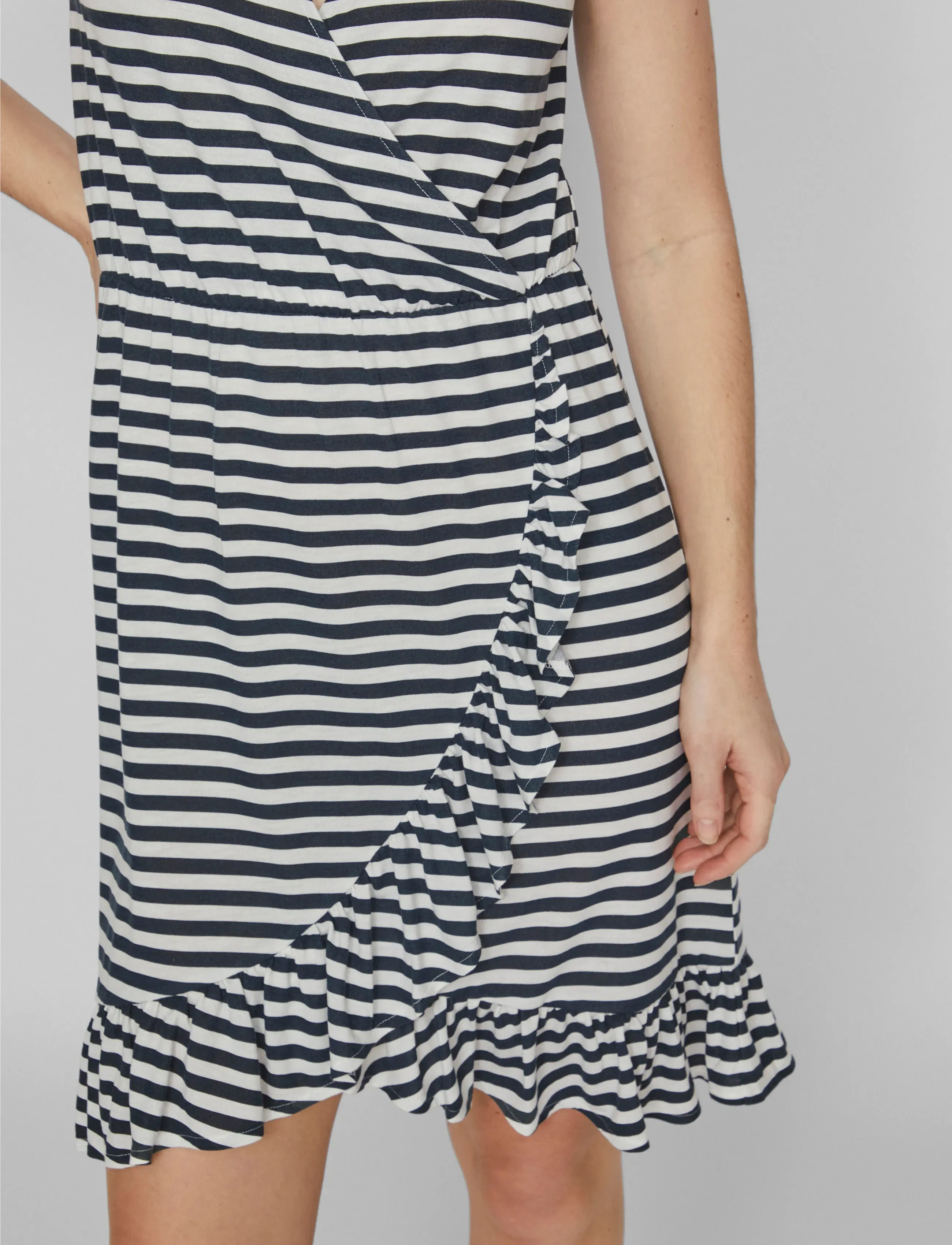 Vila - VIMOONEY S/S WRAP FLOUNCE DRESS /1/KA - laveste priser - total eclipse - 5
