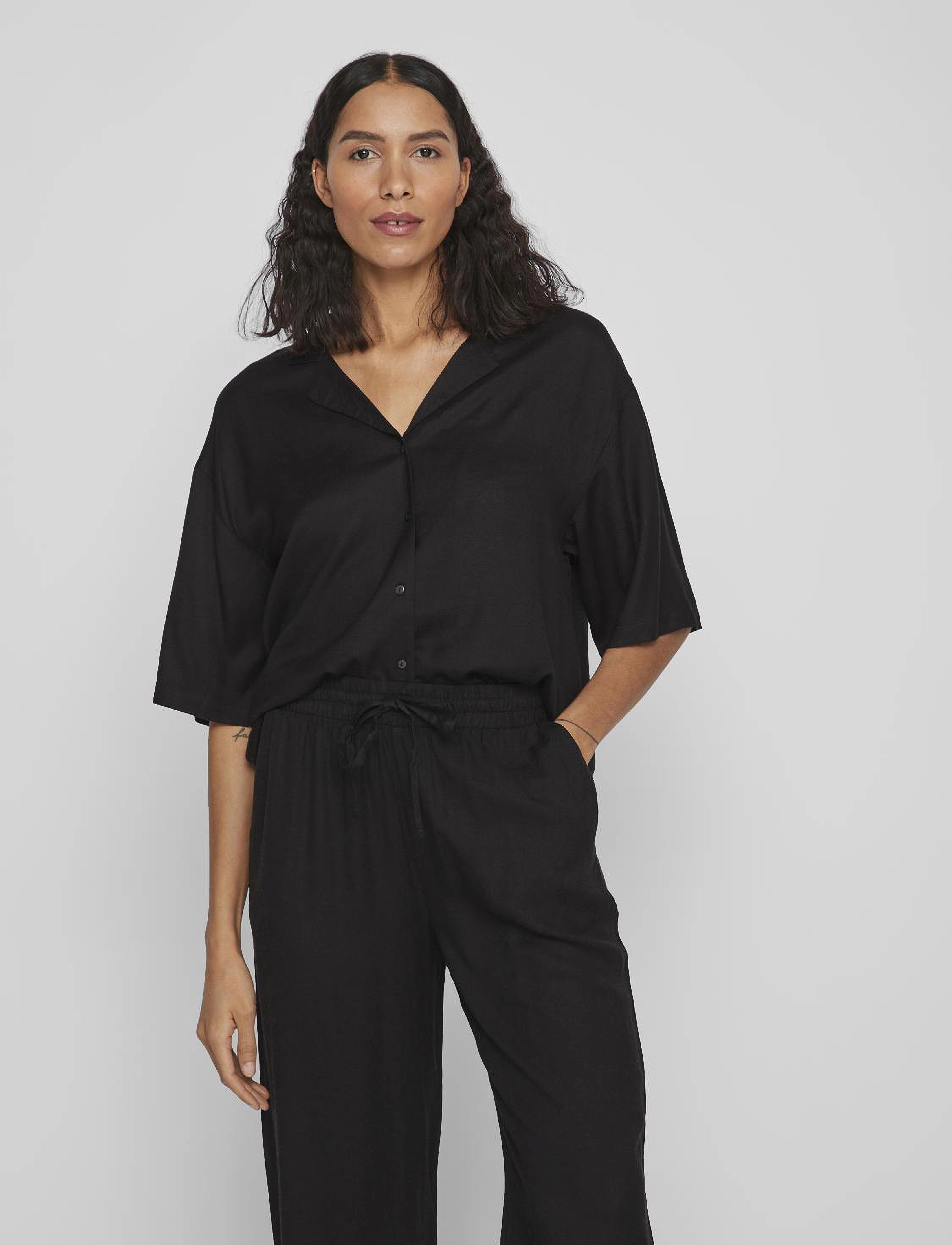 Vila - VIPRICIL S/S SHIRT/SU - NOOS - black - 2