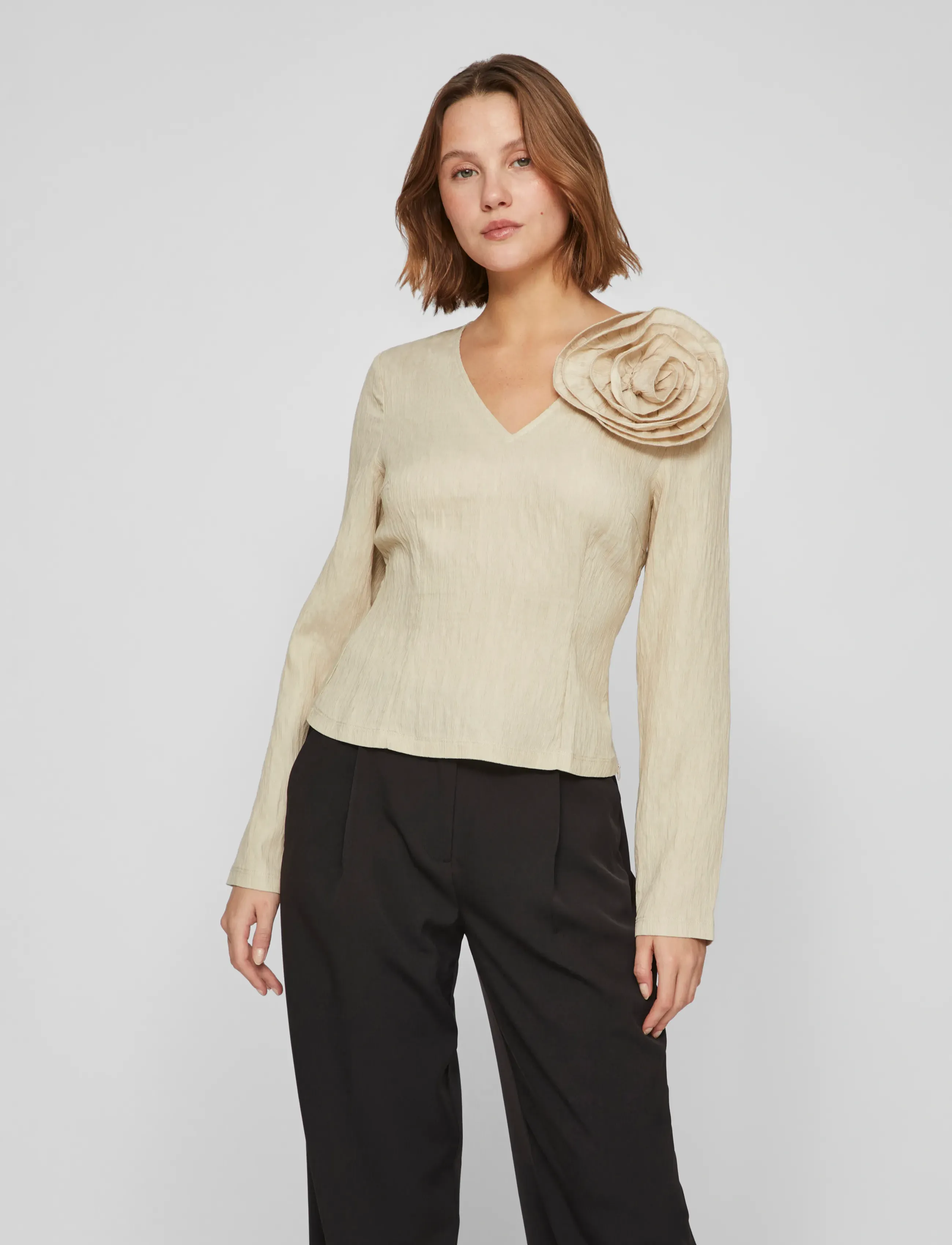 Vila - VIFLOWERY SHORT L/S V-NECK TOP /E - langärmlige blusen - cement - 0