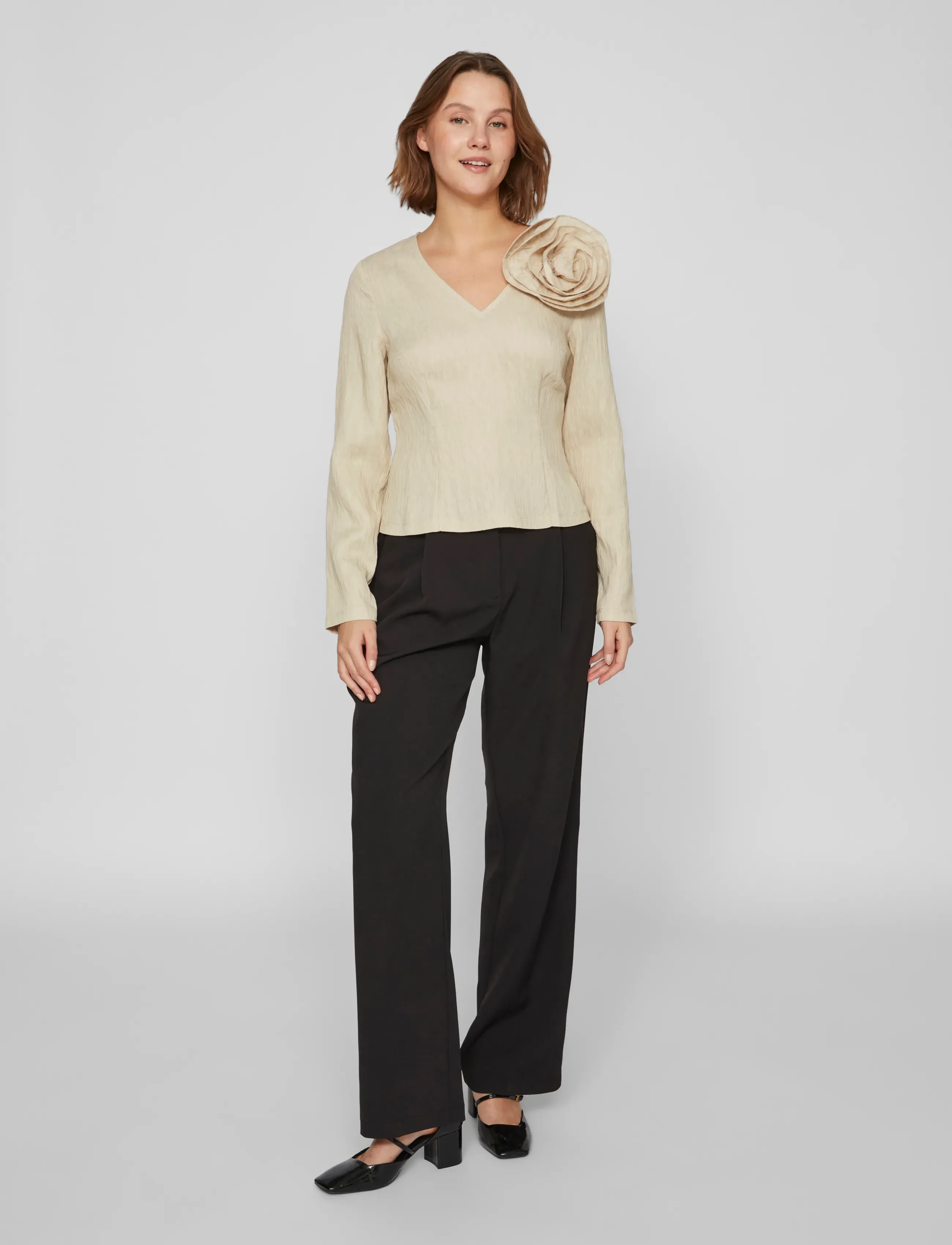 Vila - VIFLOWERY SHORT L/S V-NECK TOP /E - langärmlige blusen - cement - 4
