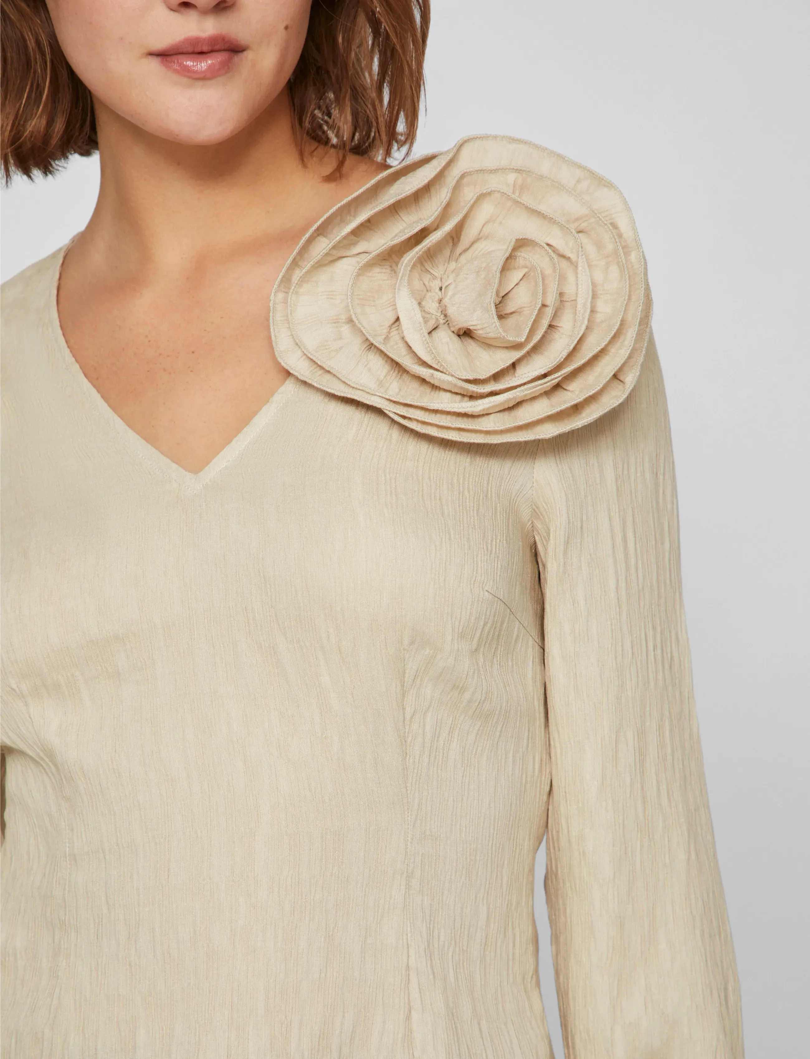 Vila - VIFLOWERY SHORT L/S V-NECK TOP /E - langärmlige blusen - cement - 5