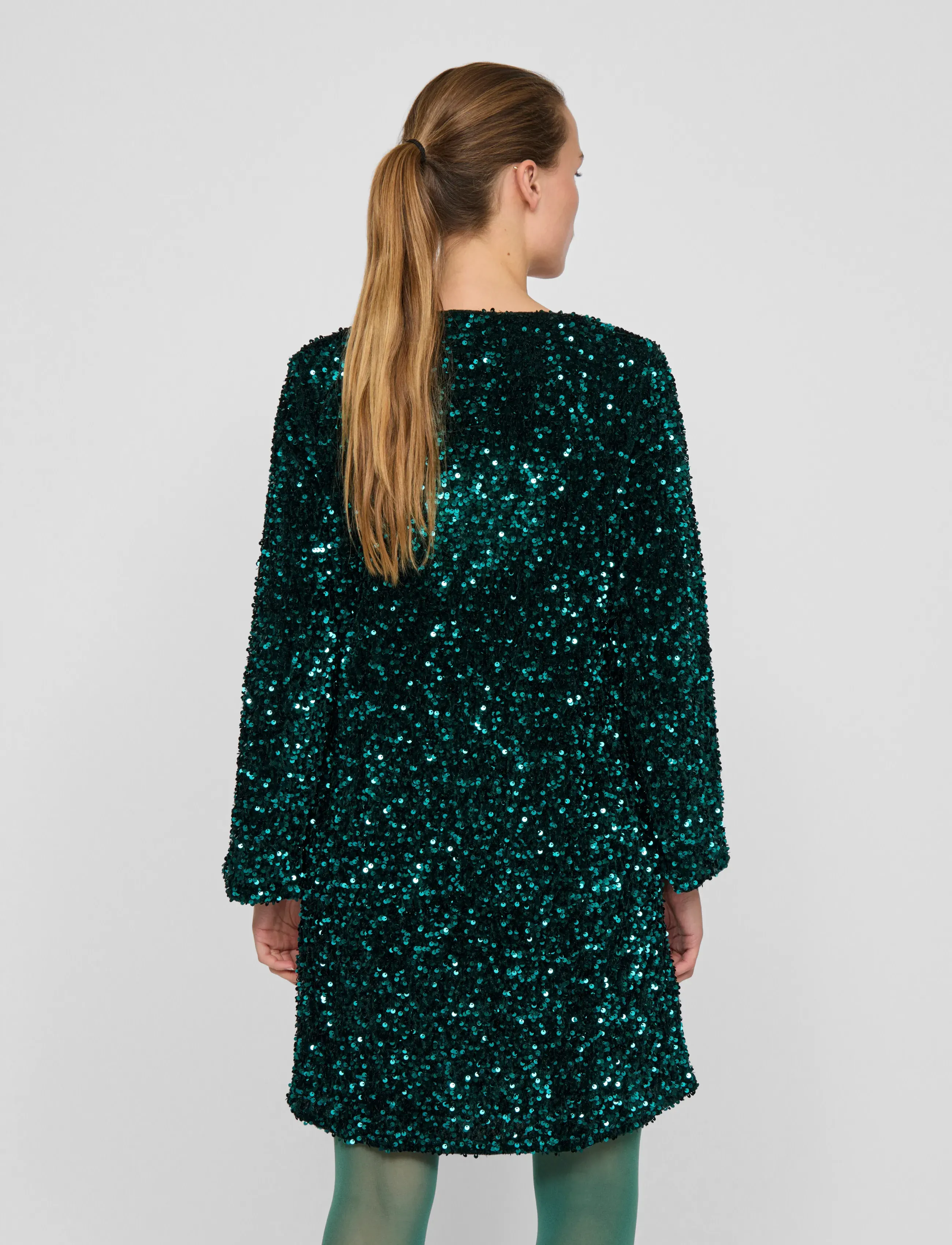 Vila - VIFAITH V-NECK L/S SEQUIN DRESS/VOL - festtøj til outletpriser - pineneedle - 3