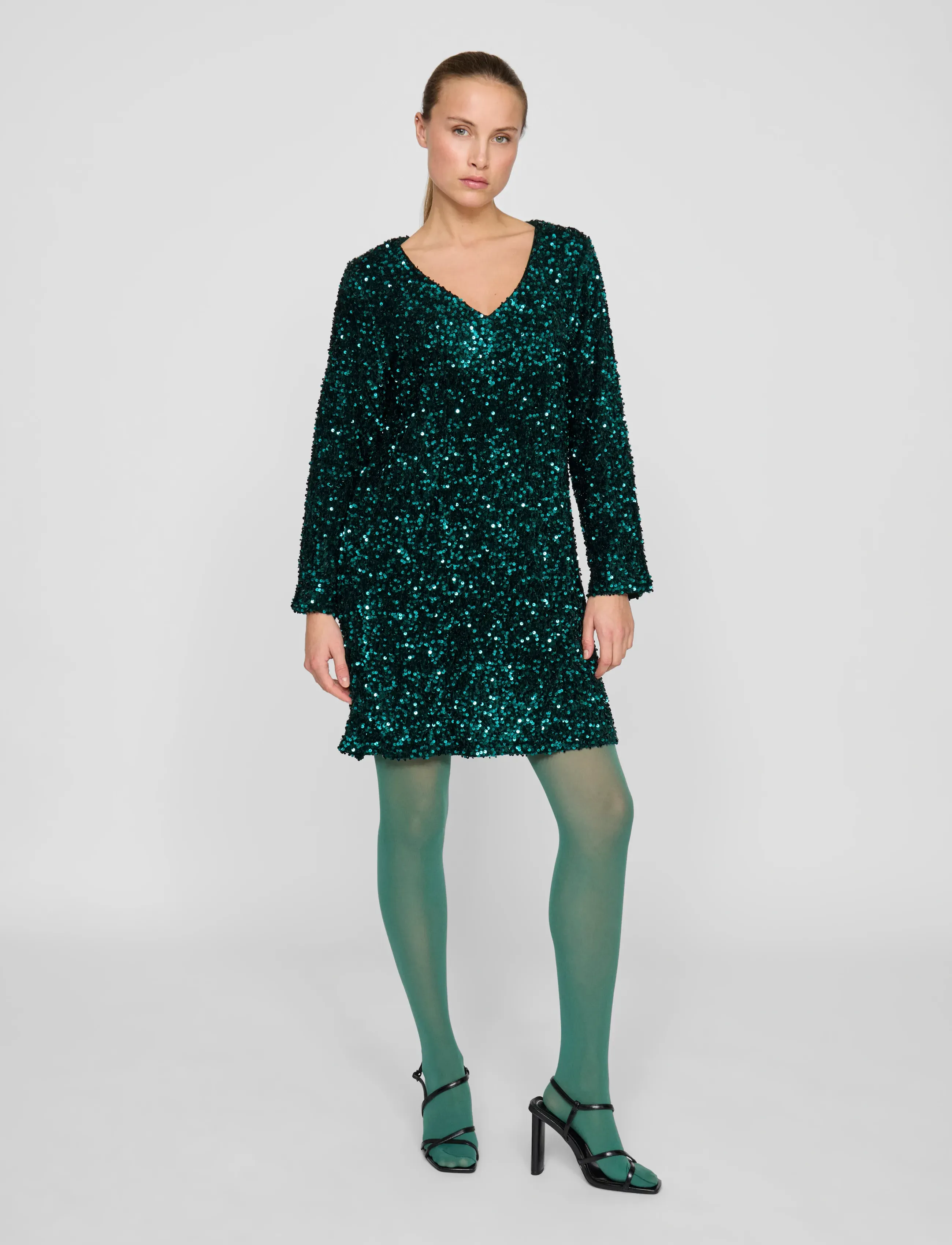 Vila - VIFAITH V-NECK L/S SEQUIN DRESS/VOL - festtøj til outletpriser - pineneedle - 4
