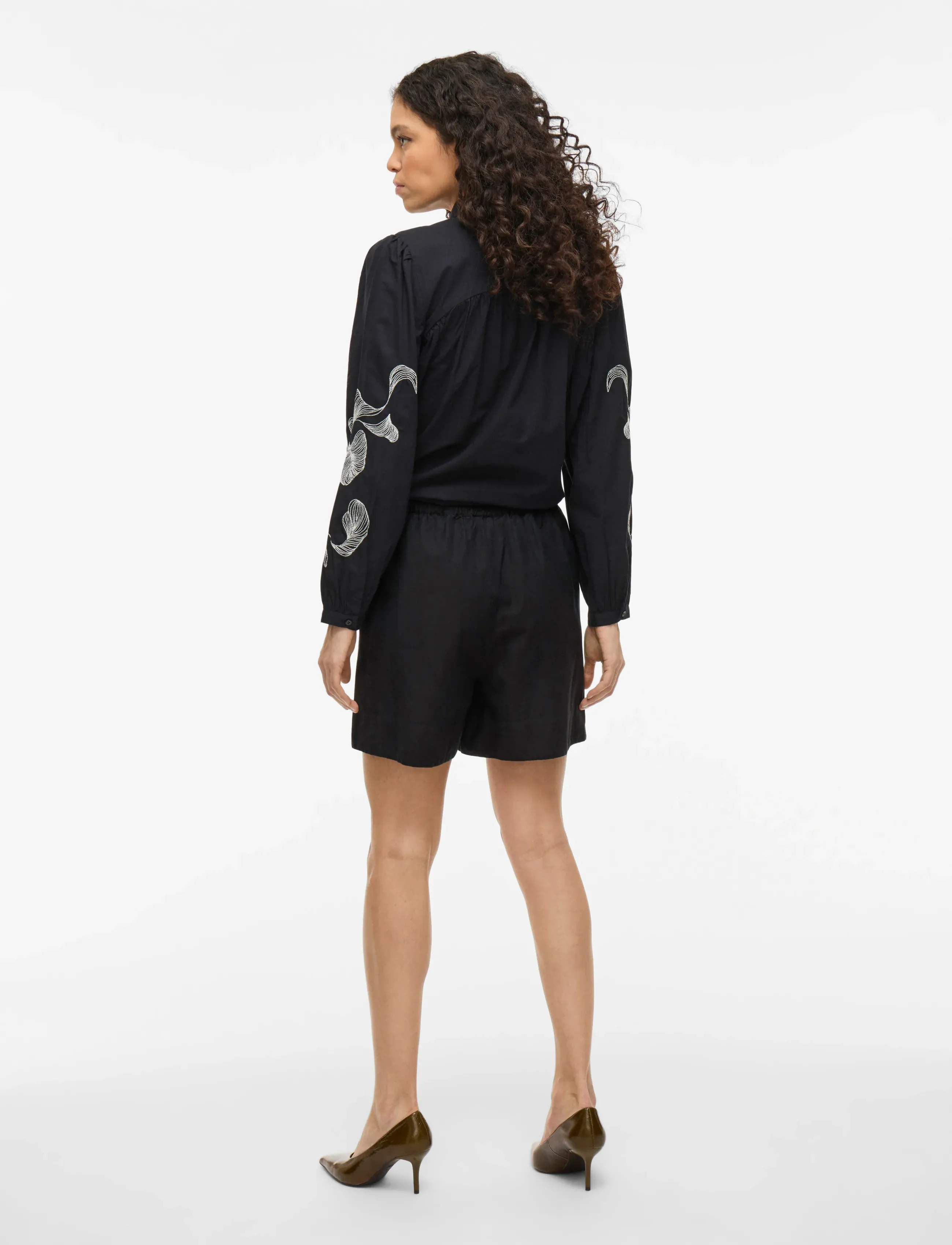 Vila - VIPRISILLA RW SHORTS - laveste priser - black beauty - 2