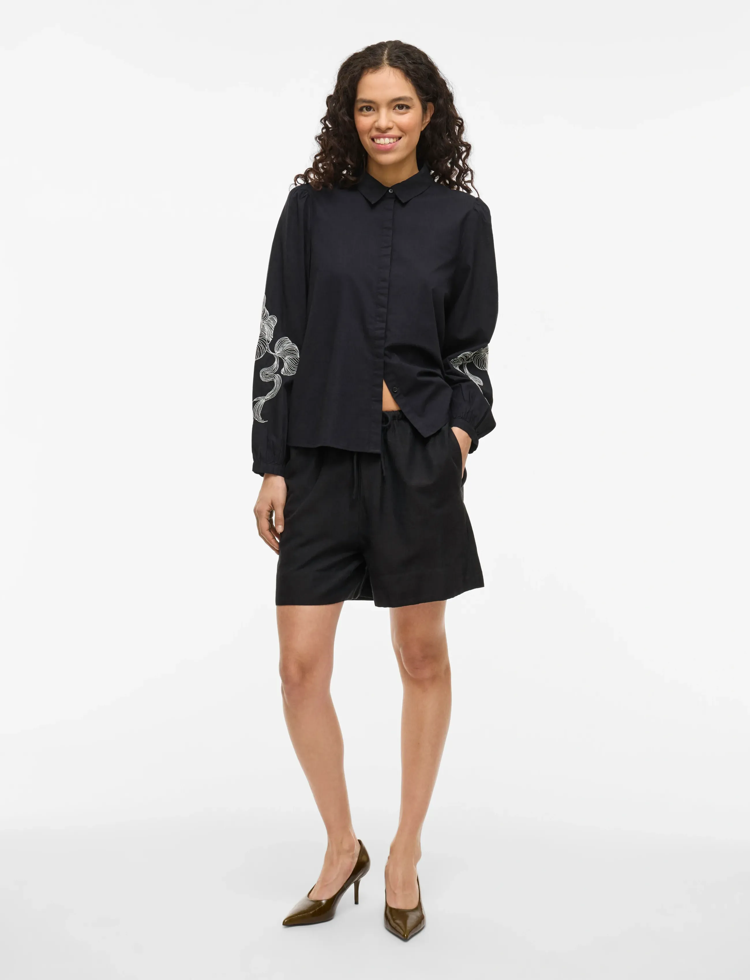 Vila - VIPRISILLA RW SHORTS - laveste priser - black beauty - 3
