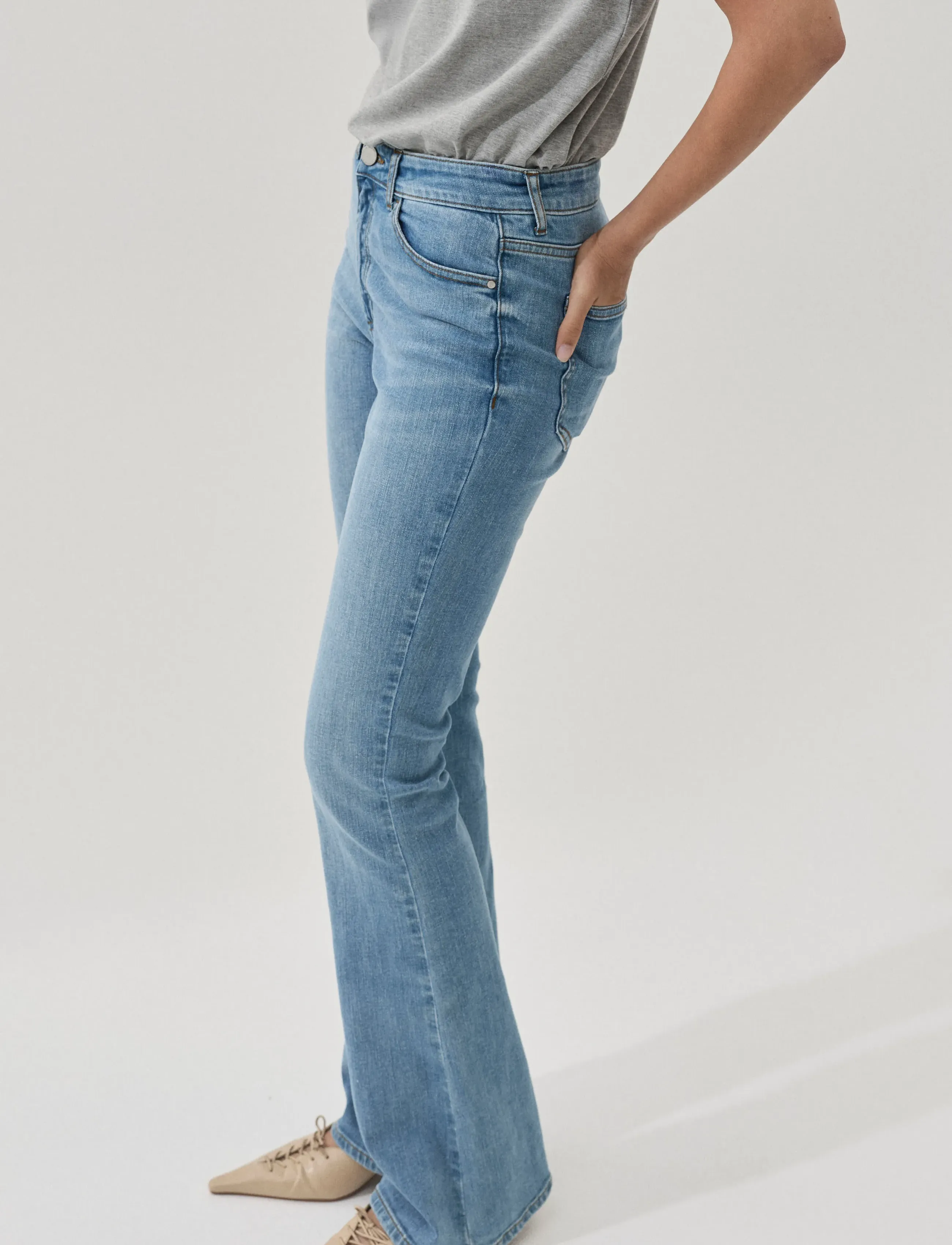 VILA Vibetty Rw Flared Jeans Lbd Osc239-Noos dam – bild 5