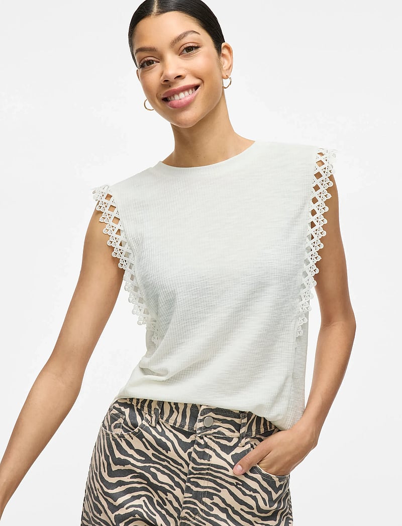 Vila - VIOTESSA O-NECK CAP SLEEVE TOP - Ärmellose blusen - snow white - 5