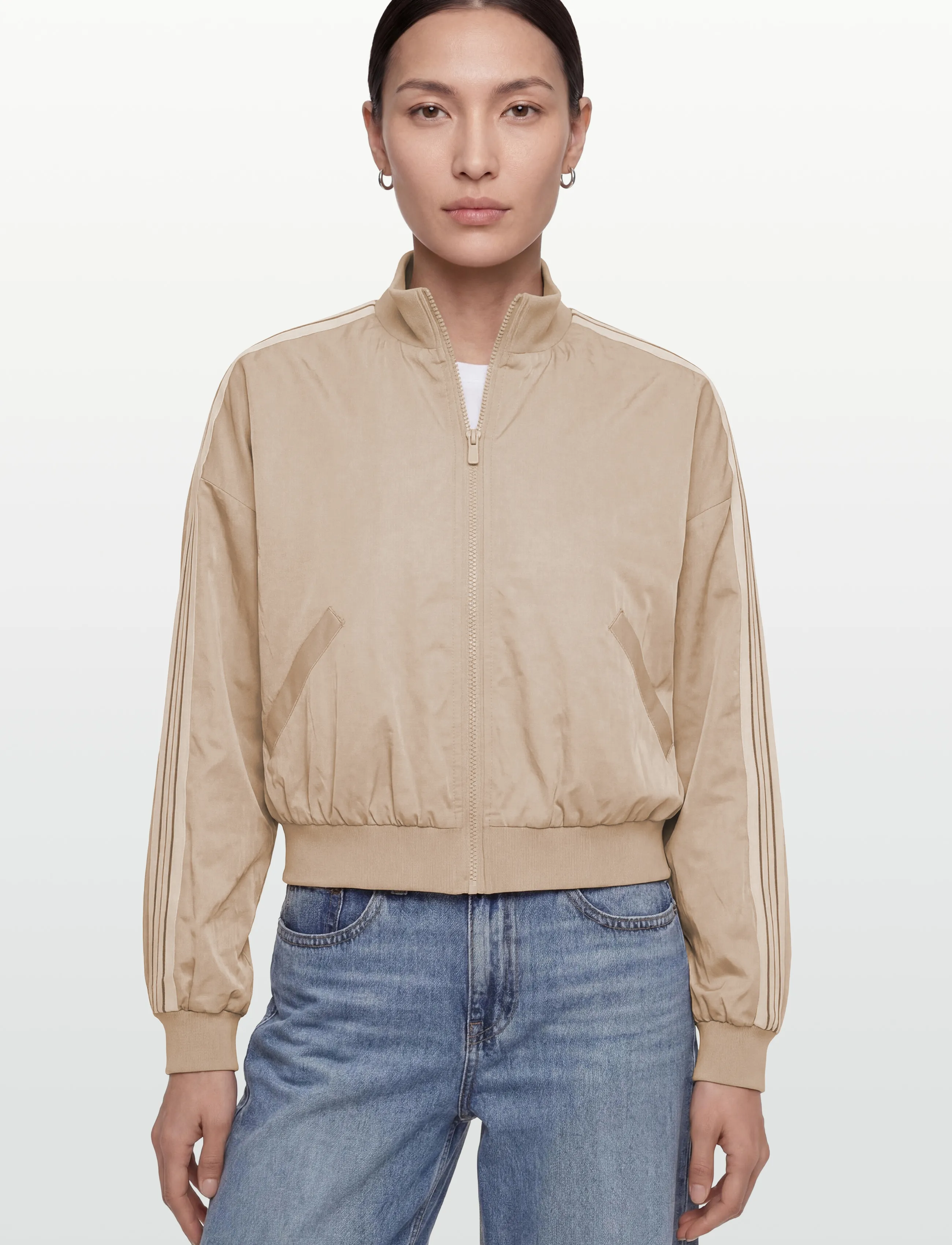 Vihaba Bomber Jacket 2