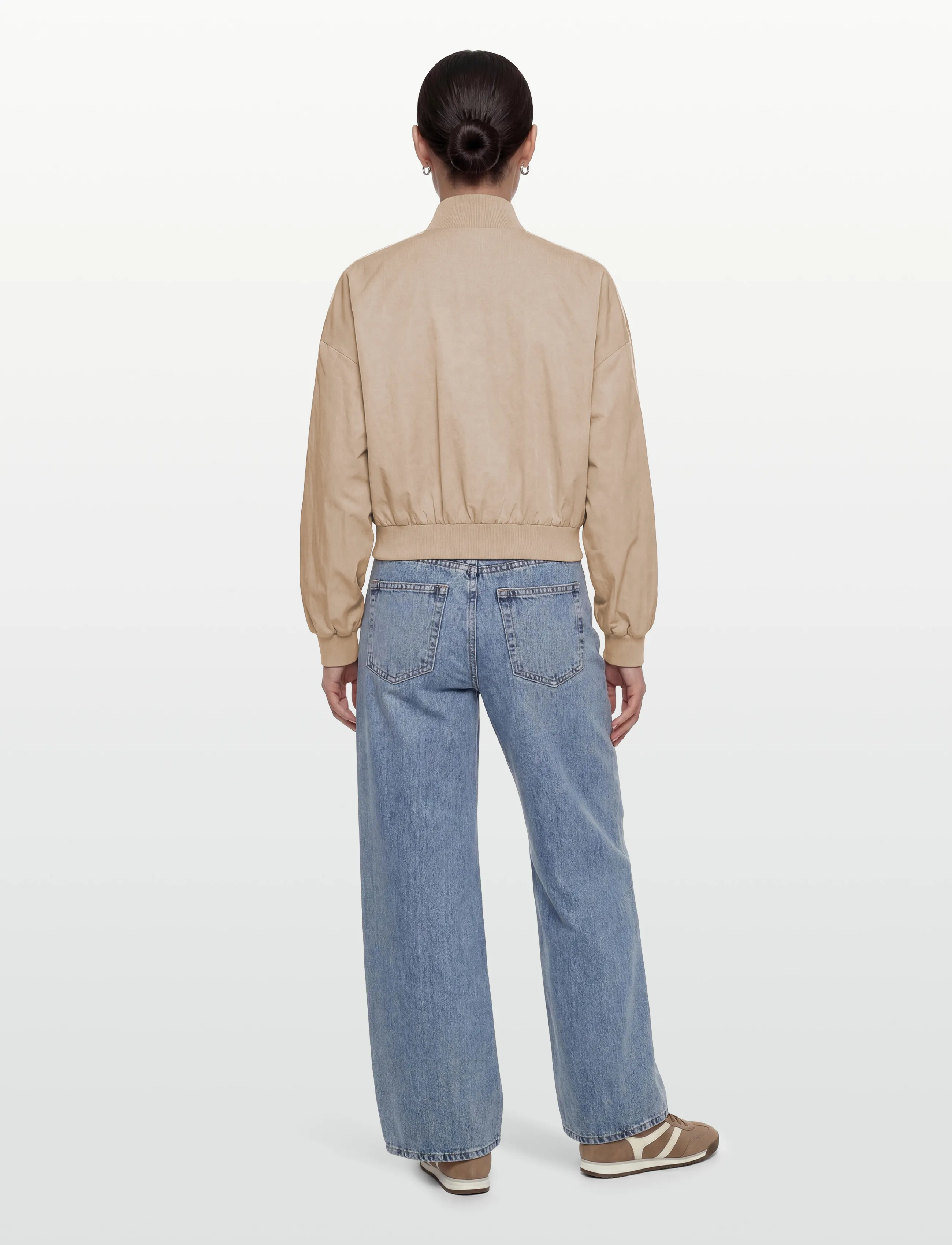 Vihaba Bomber Jacket 3
