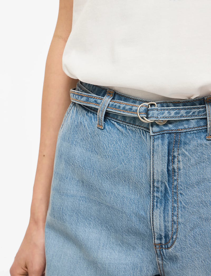 Vila - VIKIKI HW BELT DENIM SHORTS LBD - jorts - light blue denim - 5