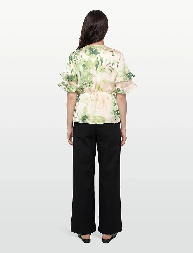 Vila - VIMOLINA 2/4 FLOUNCE WRAP TOP/DC - kurzämlige blusen - birch - 4