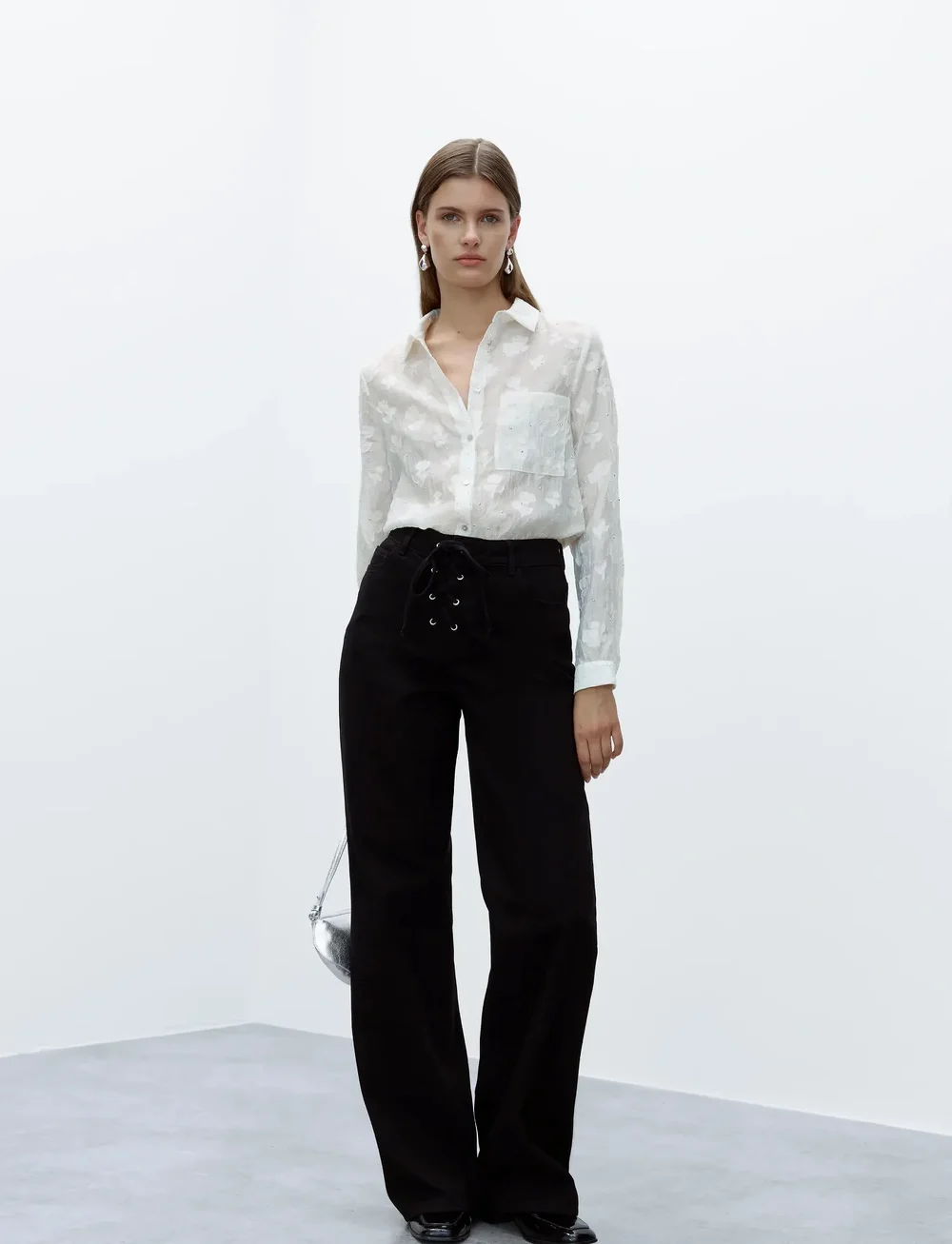 Vila - VIGELA HW TIE DETAIL JEANS - alt laienevad teksad - black denim - 4