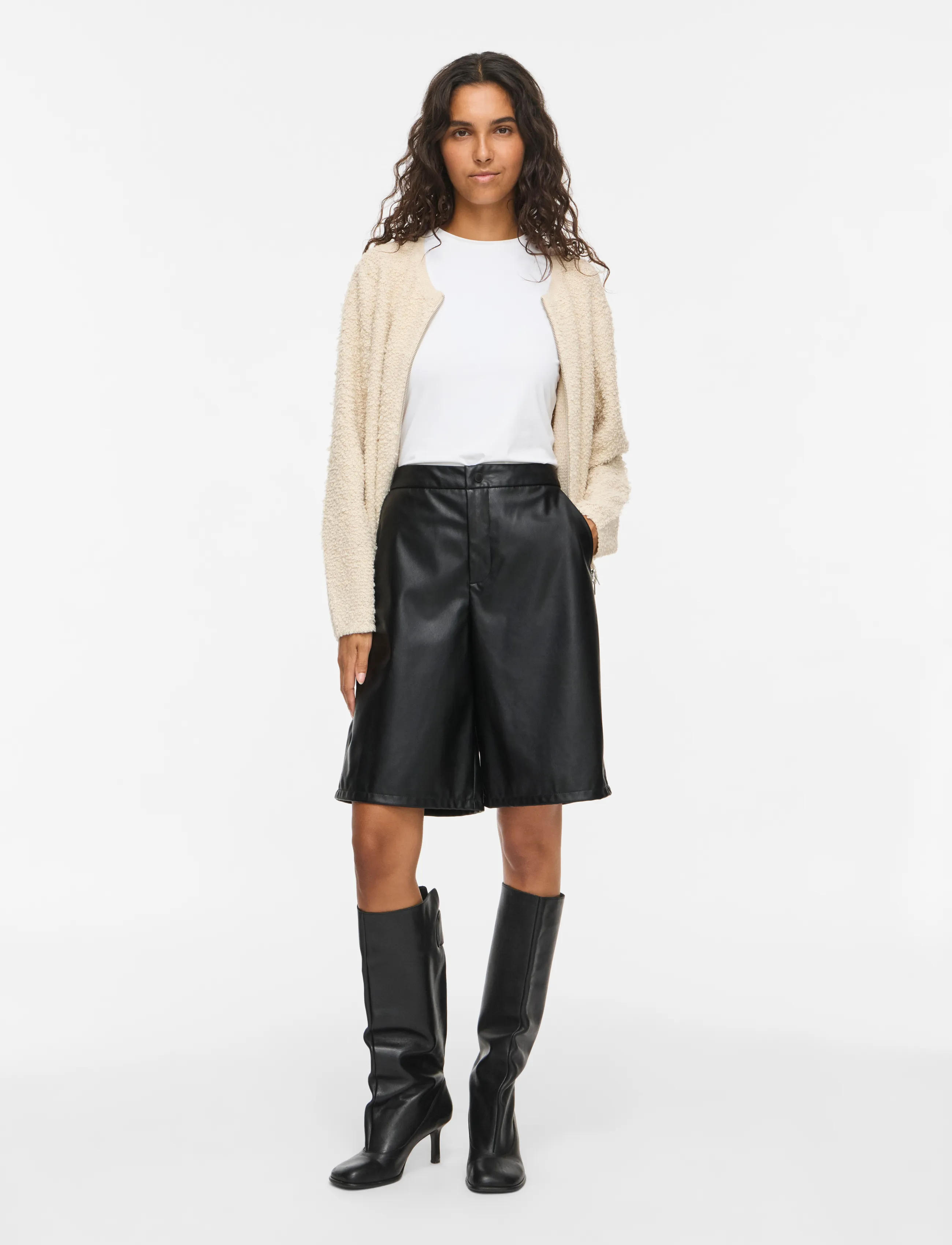 Vila - VIANNU HW BERMUDA SHORTS - skinnshorts - black beauty - 4