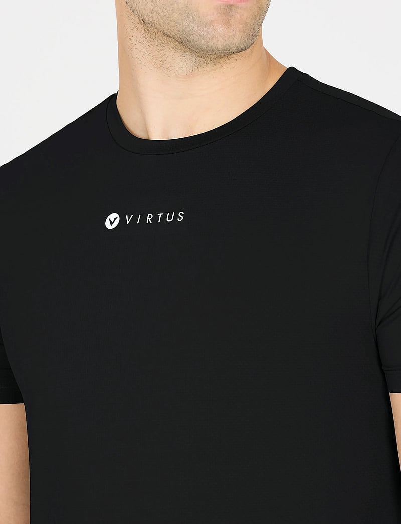 Virtus - Roger V2 M Hyperstretch S/S Tee - t-särgid - black - 0