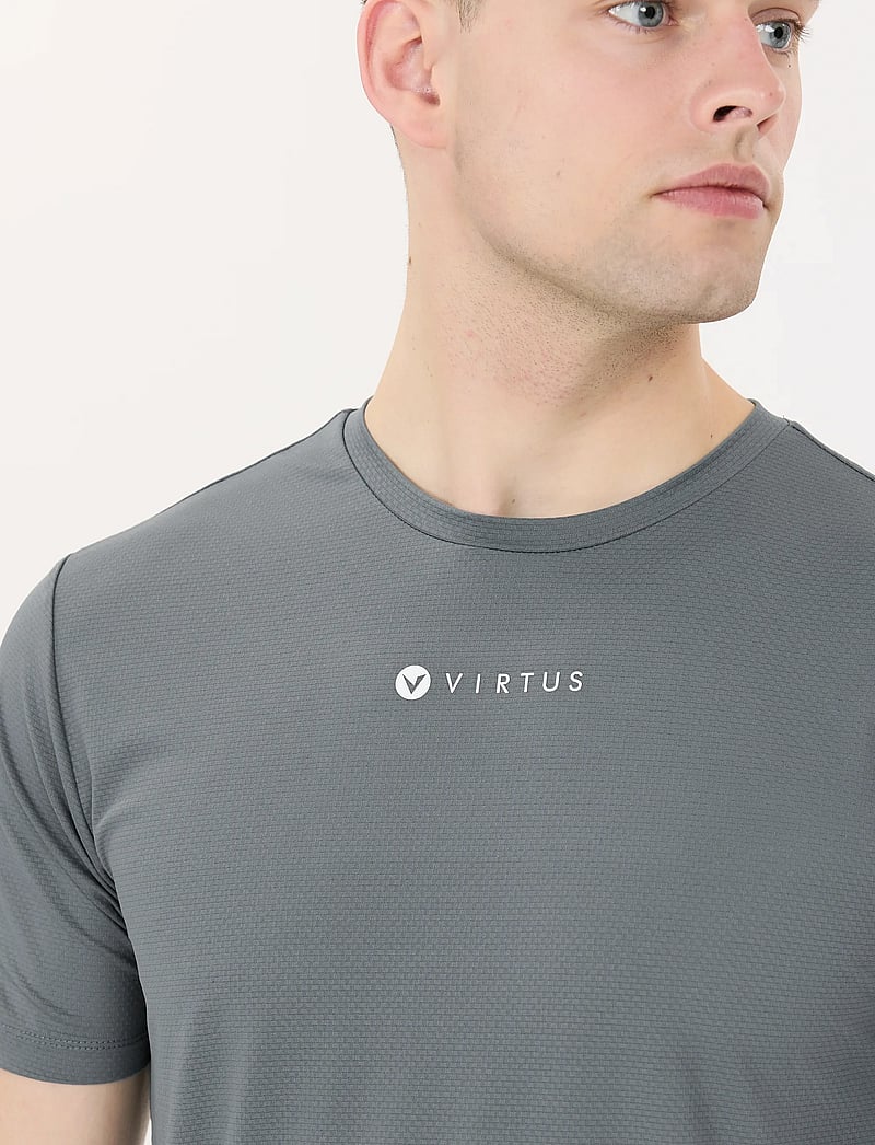 Virtus - Roger V2 M Hyperstretch S/S Tee - t-särgid - stormy weather - 3