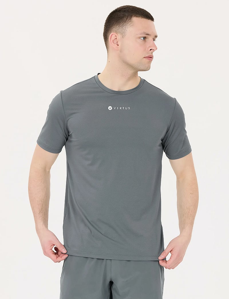 Virtus - Roger V2 M Hyperstretch S/S Tee - t-särgid - stormy weather - 4