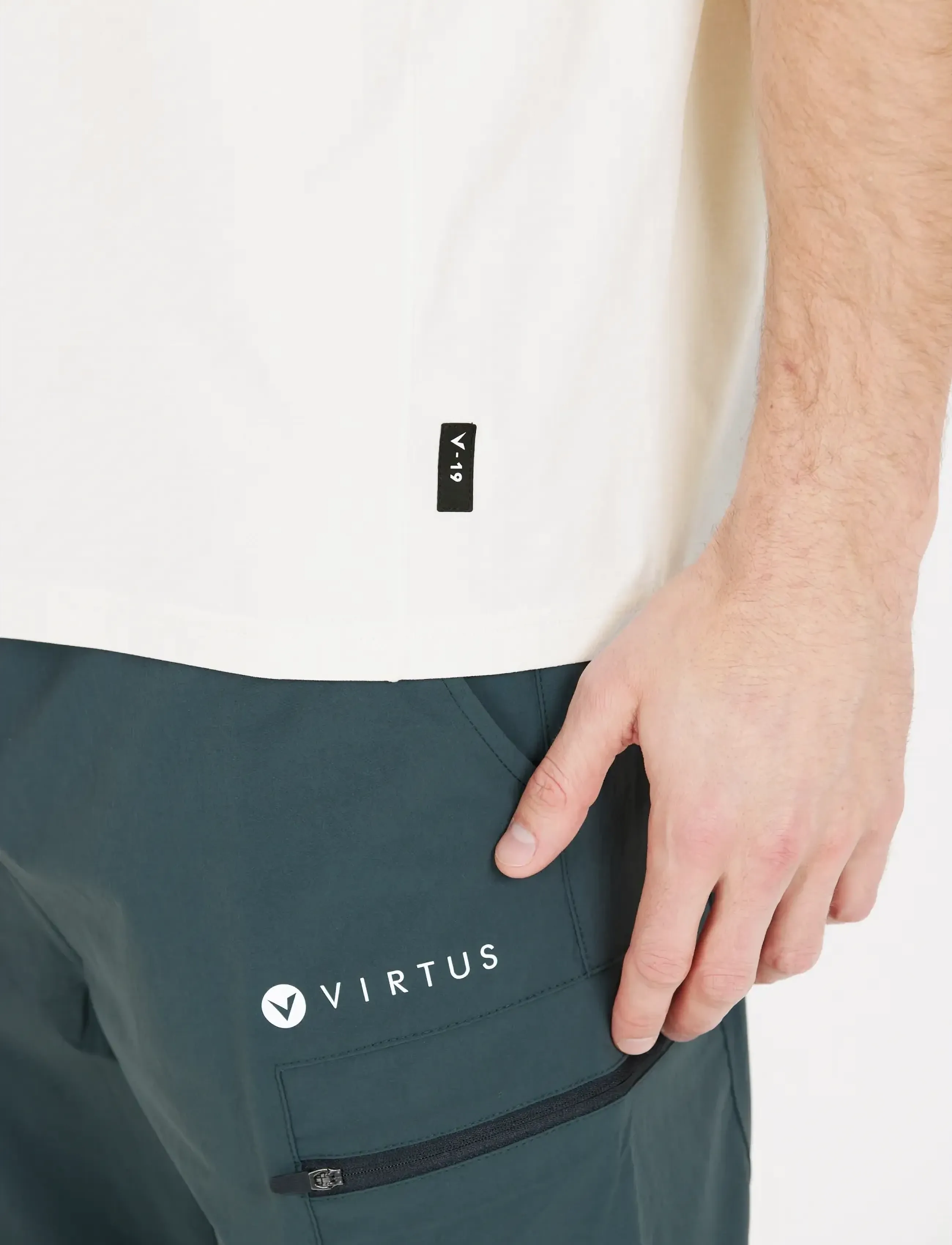 Virtus Kaleb M Logo S/S Tee - Gatvės stilius - VAPOROUS GRAY / cream