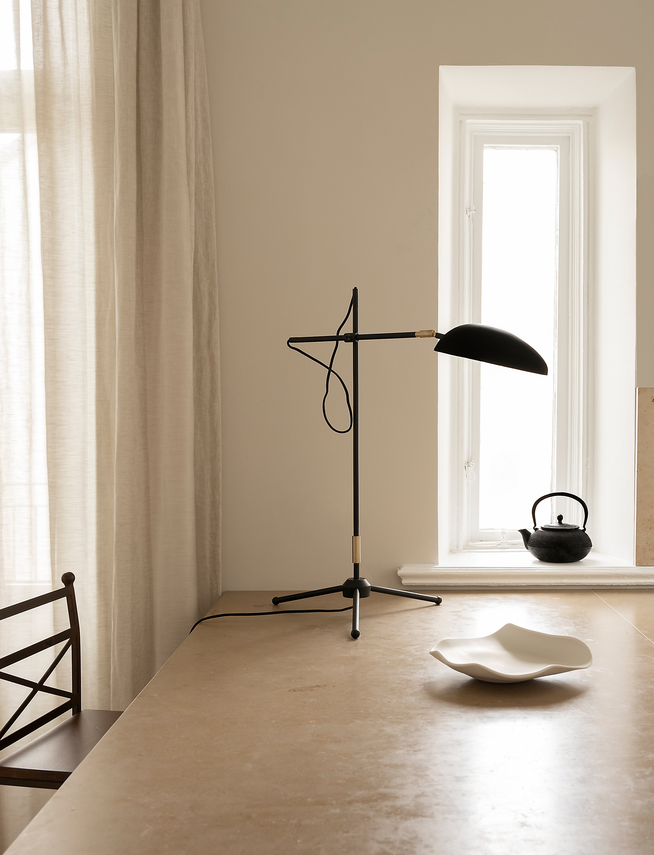 Watt & Veke - Spoon table - matt black/brass - 2