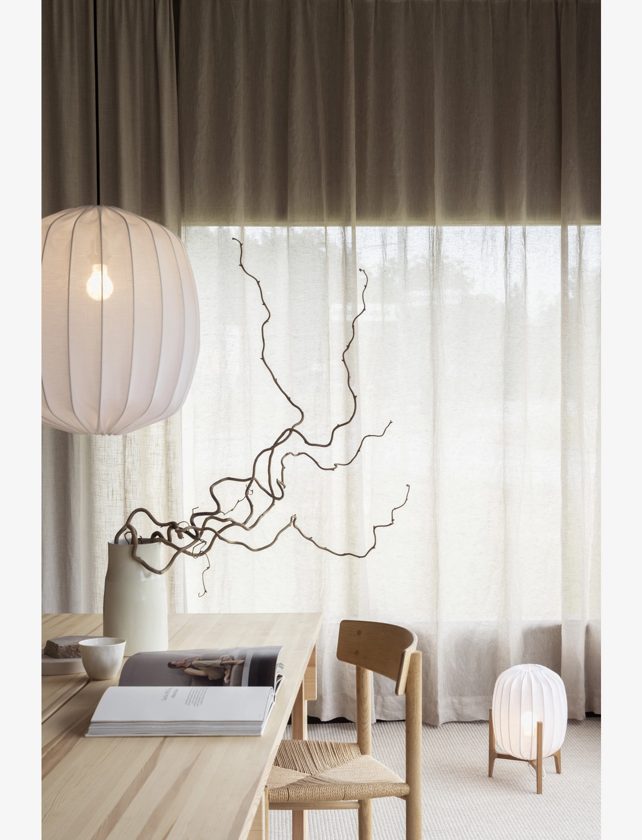 Watt & Veke - Prisma table Oak / White - schreibtisch- & tischlampen - white - 4