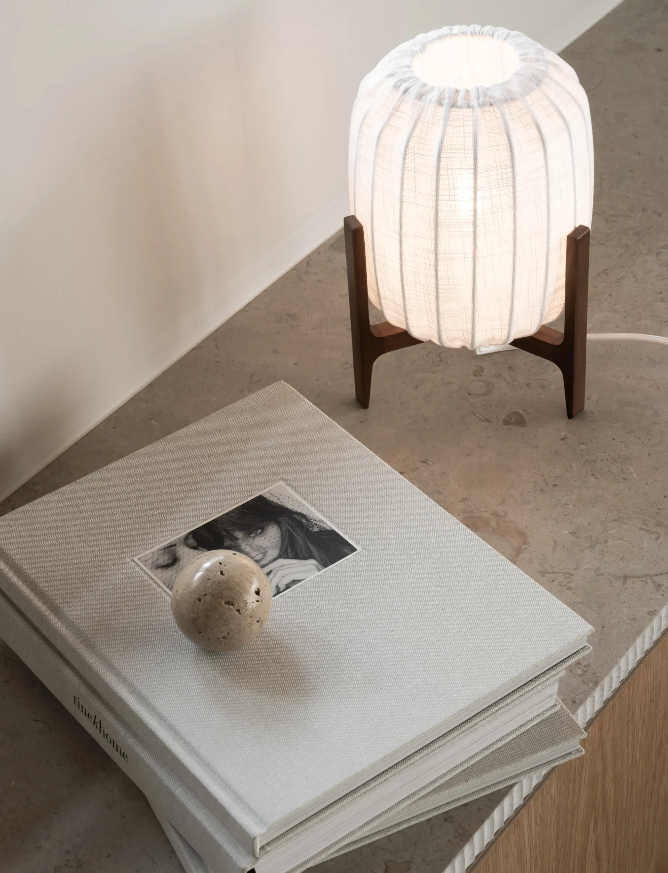Watt & Veke Prisma Mini Dark Ash / White, H25 cm, Lamps, Weiß - Table Homeware
